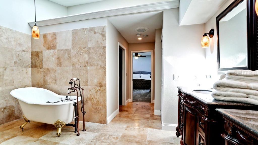 Bradenton, Florida, 34209, United States, 3 Bedrooms Bedrooms, ,4 BathroomsBathrooms,Residential,For Sale,1896605