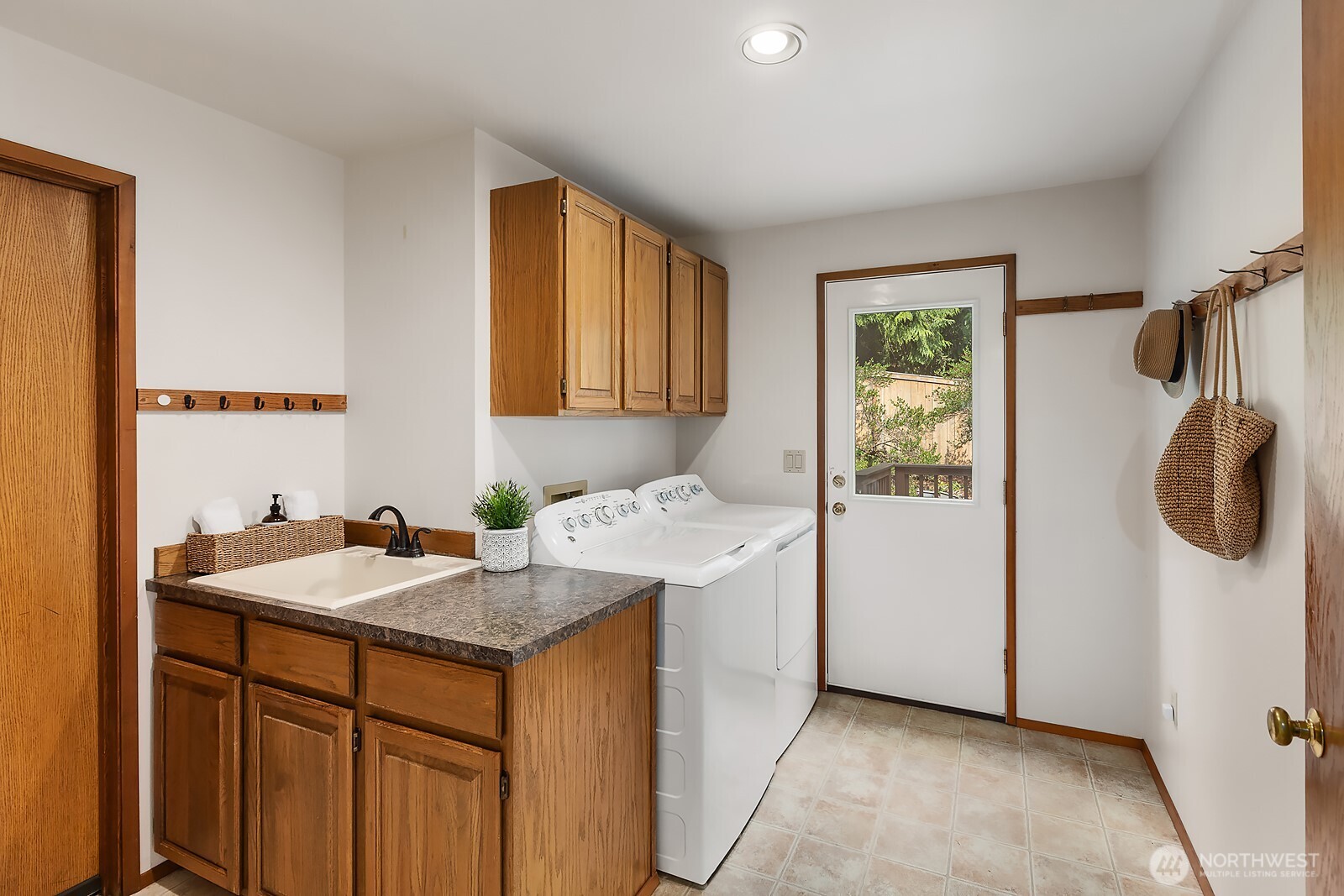 Carnation, Washington, 98014, United States, 3 Bedrooms Bedrooms, ,3 BathroomsBathrooms,Residential,For Sale,1940299