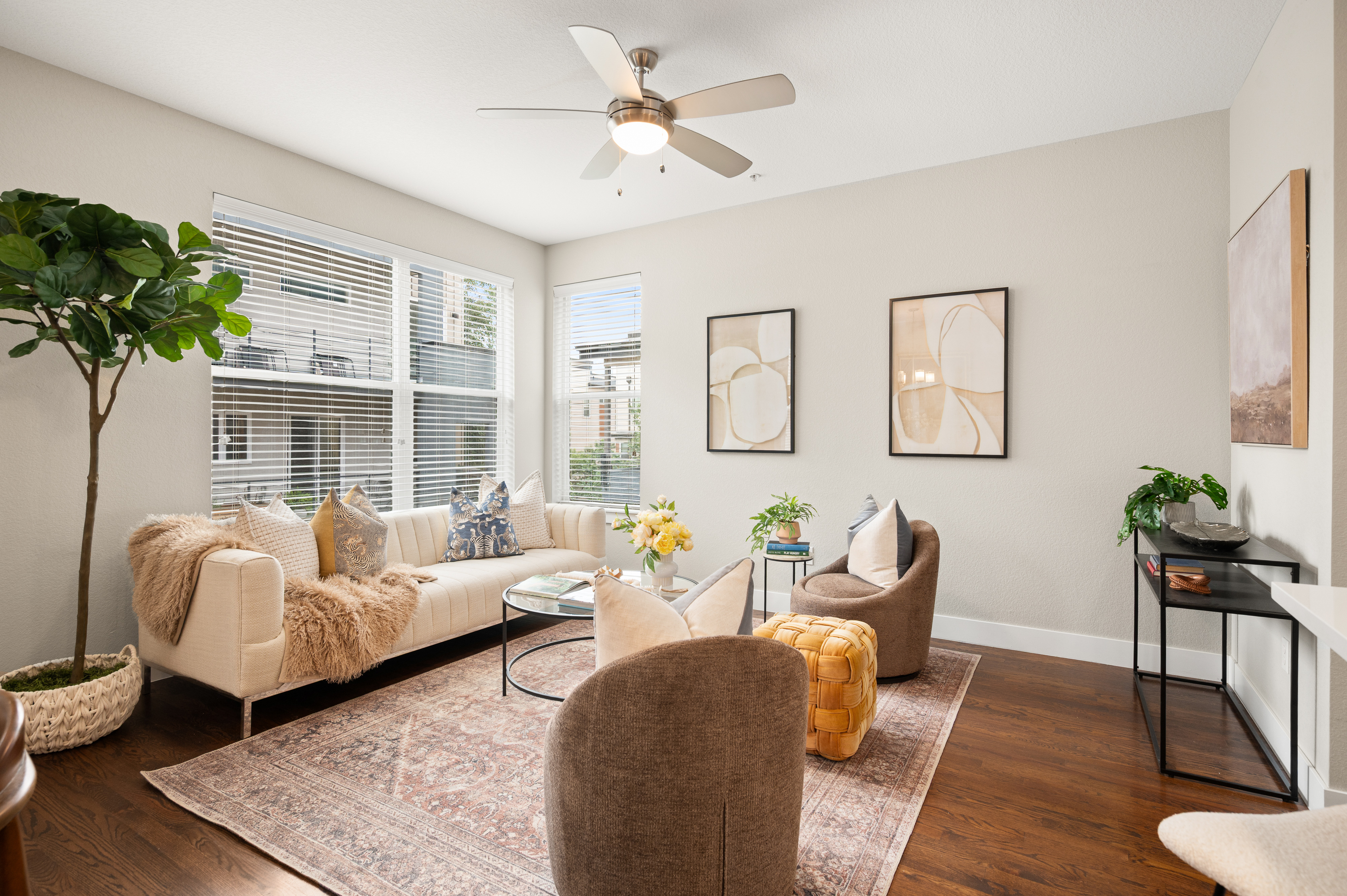  Beautifully Maintained Corner-Unit Townhome with Rooftop Views - 物件實景