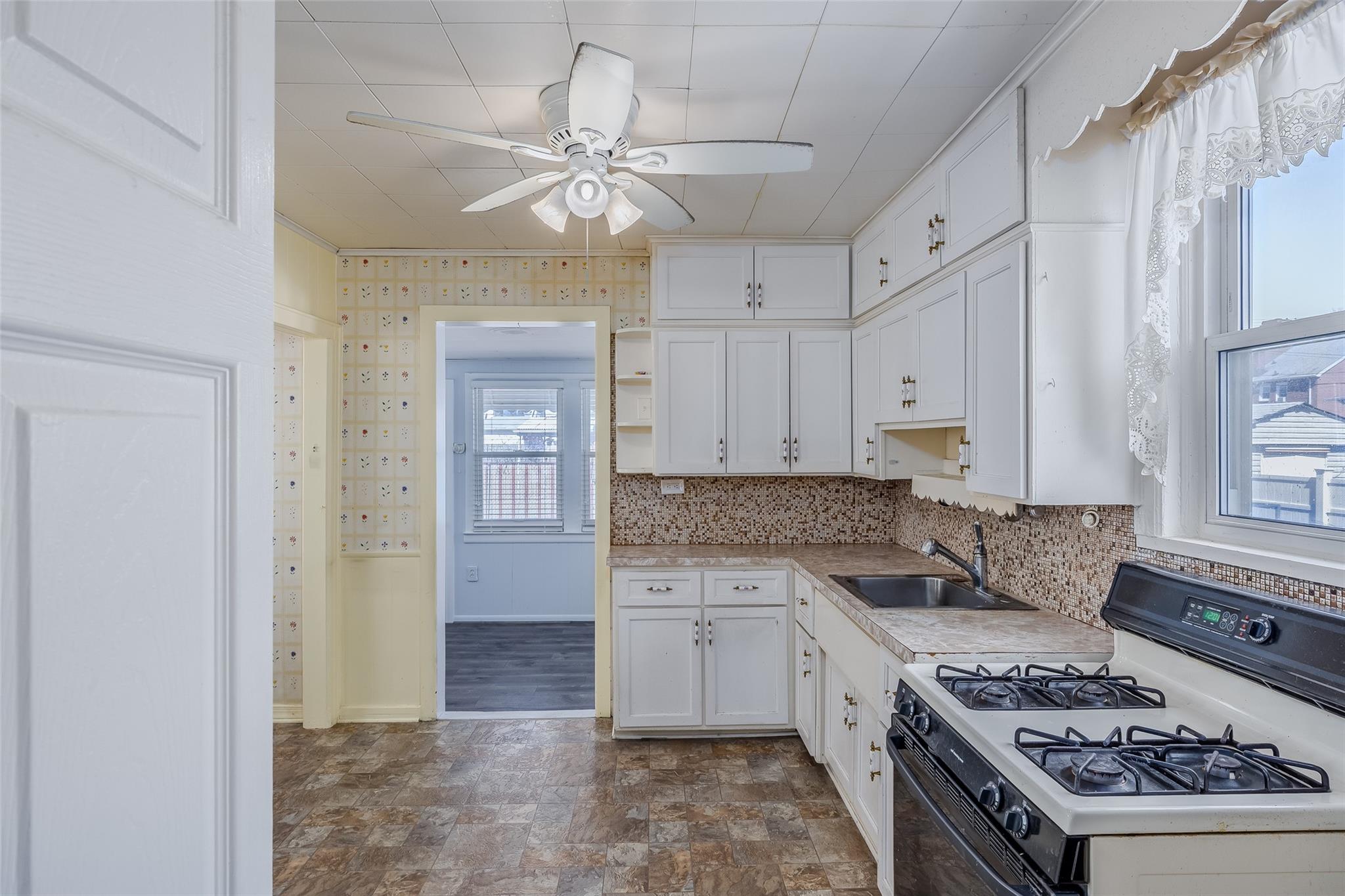 Queens Village, New York, 11428, United States, 4 Bedrooms Bedrooms, ,2 BathroomsBathrooms,Residential,For Sale,1752730