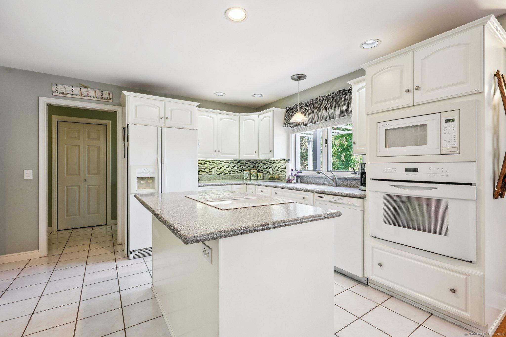 Westbrook, Connecticut, 06498, United States, 5 Bedrooms Bedrooms, ,6 BathroomsBathrooms,Residential,For Sale,1937602