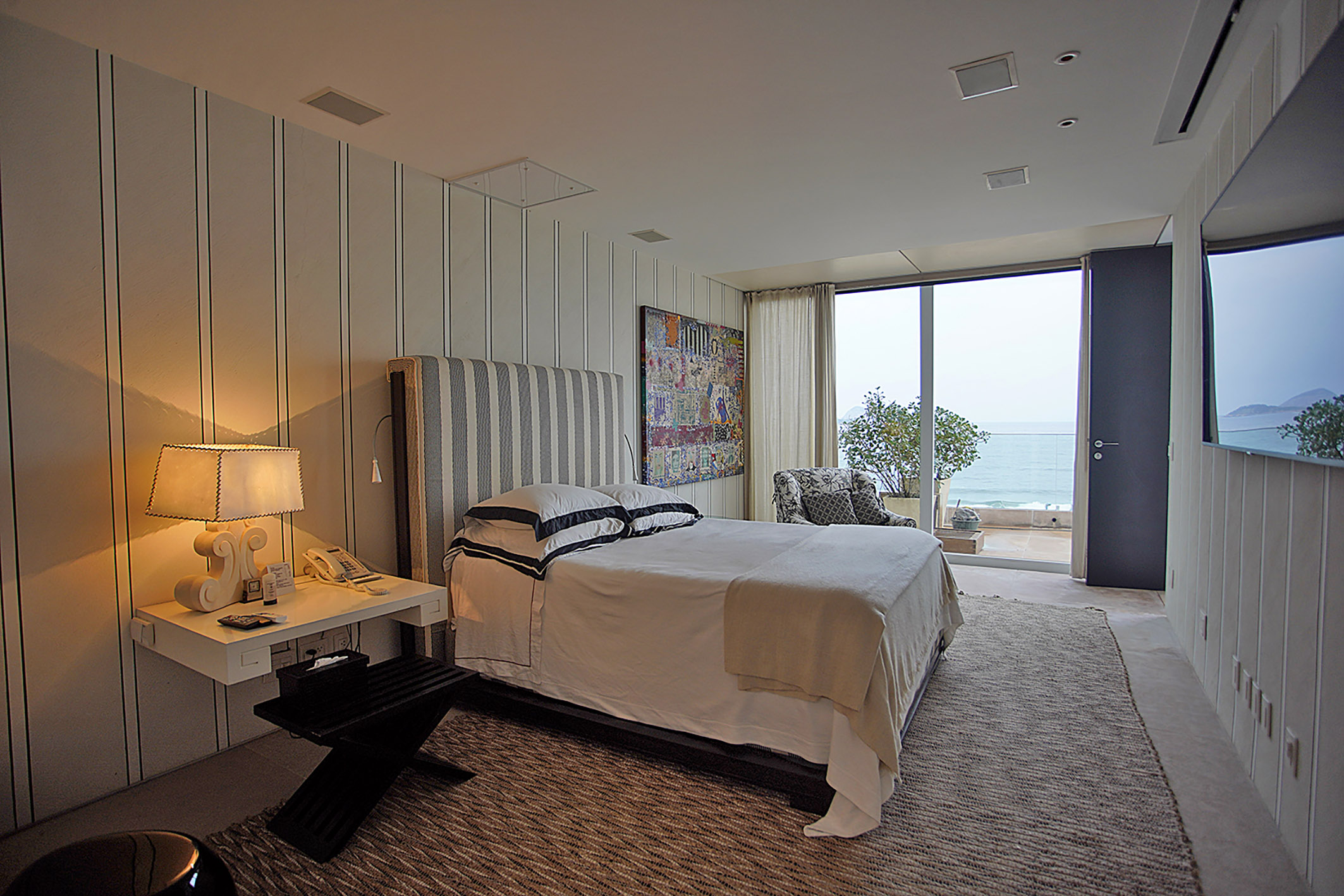  Oceanfront duplex penthouse with panoramic views and refined interiors - 物件實景