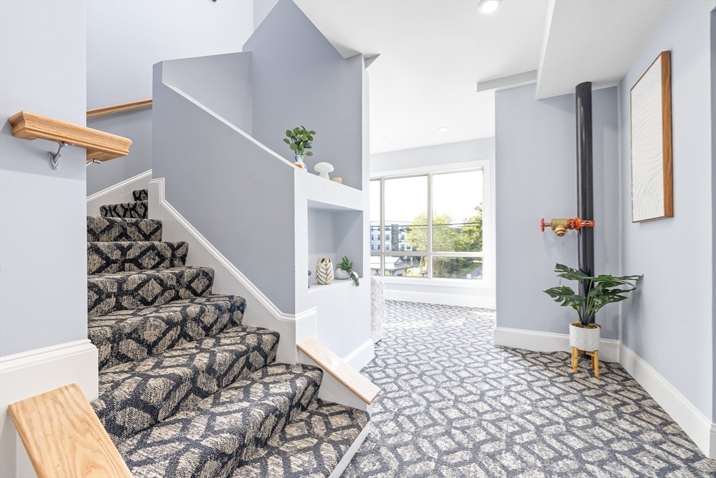 Marlborough, Massachusetts, 01752, United States, 2 Bedrooms Bedrooms, ,3 BathroomsBathrooms,Residential,For Sale,1997186