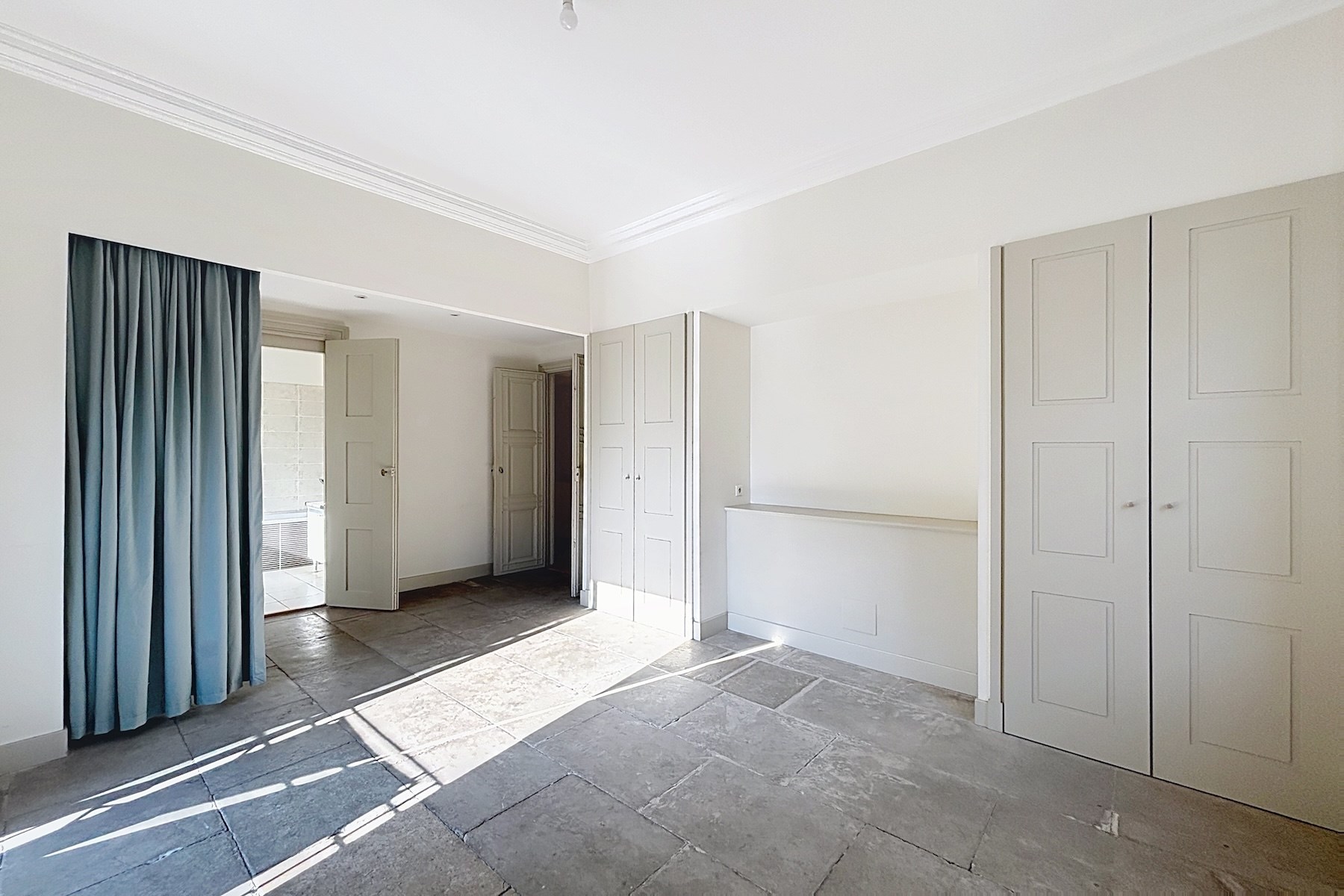 Sophisticated Apartment Facing the Iconic Nîmes Arena – A UNESCO-Listed Heritag… - 物件實景