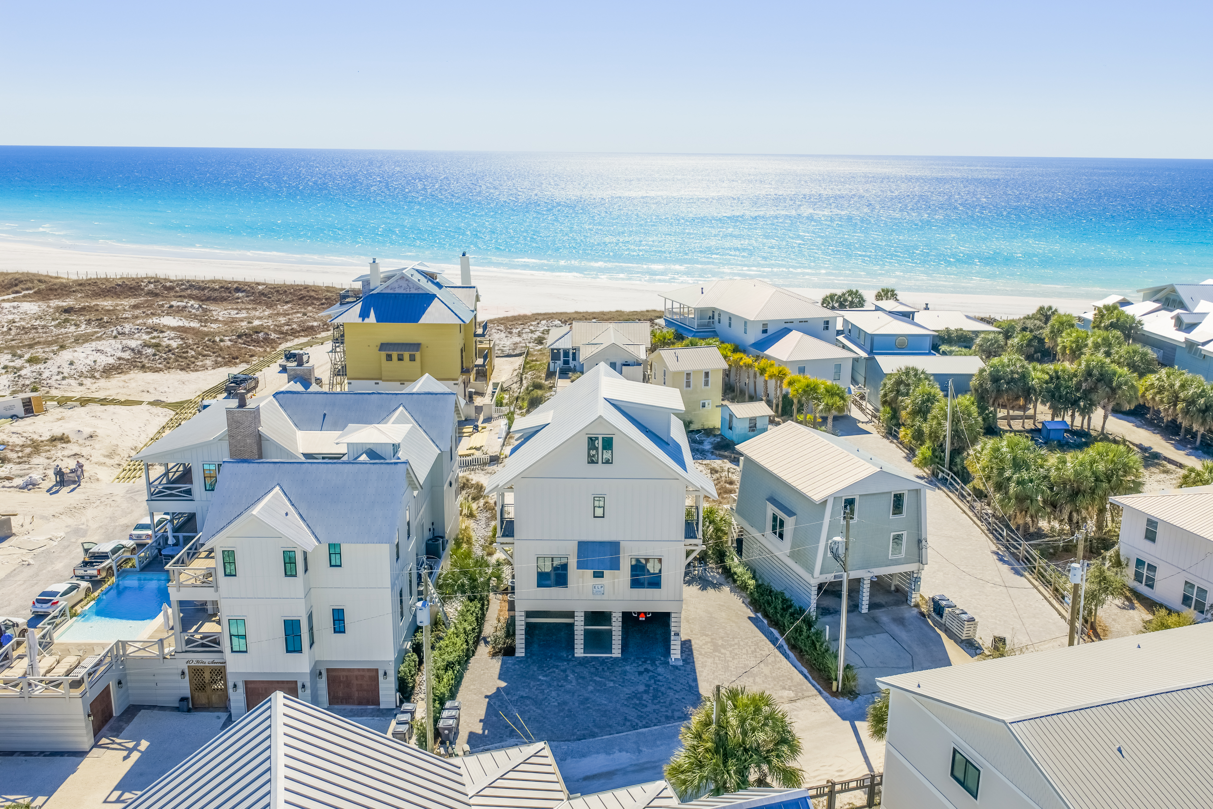  Iconic Grayton Beachfront Retreat with Elevator, Pool & Ample Parking - 物件實景