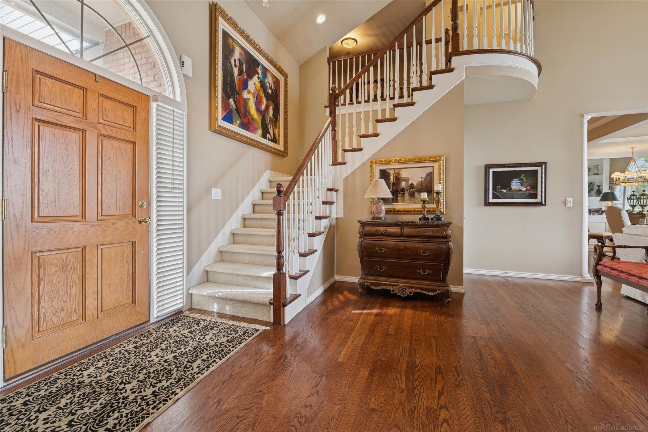 Oakland Twp, Michigan, 48306, United States, 2 Bedrooms Bedrooms, ,4 BathroomsBathrooms,Residential,For Sale,1984320