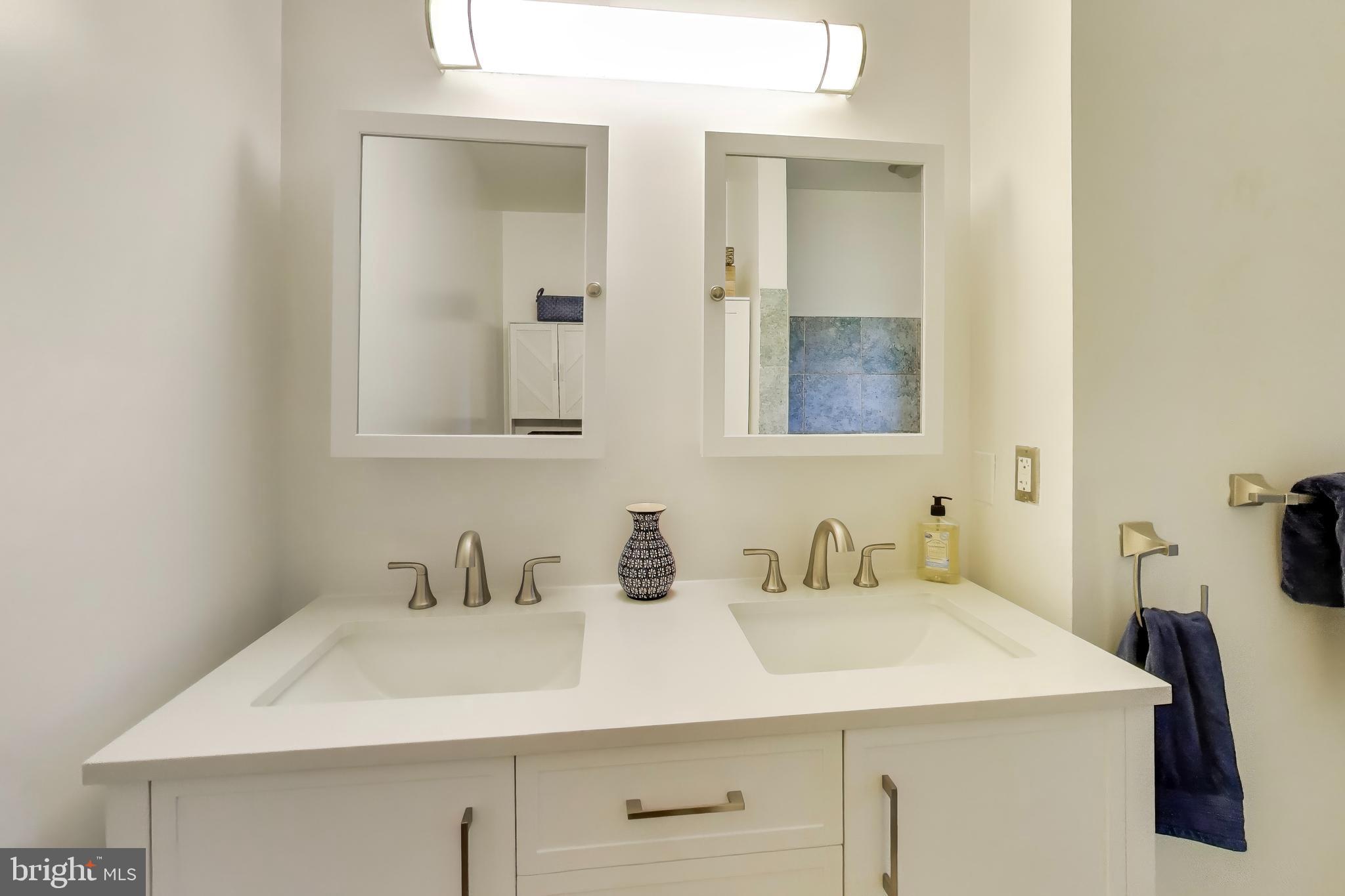 Washington, District of Columbia, 20010, United States, 2 Bedrooms Bedrooms, ,2 BathroomsBathrooms,Residential,For Sale,1974209