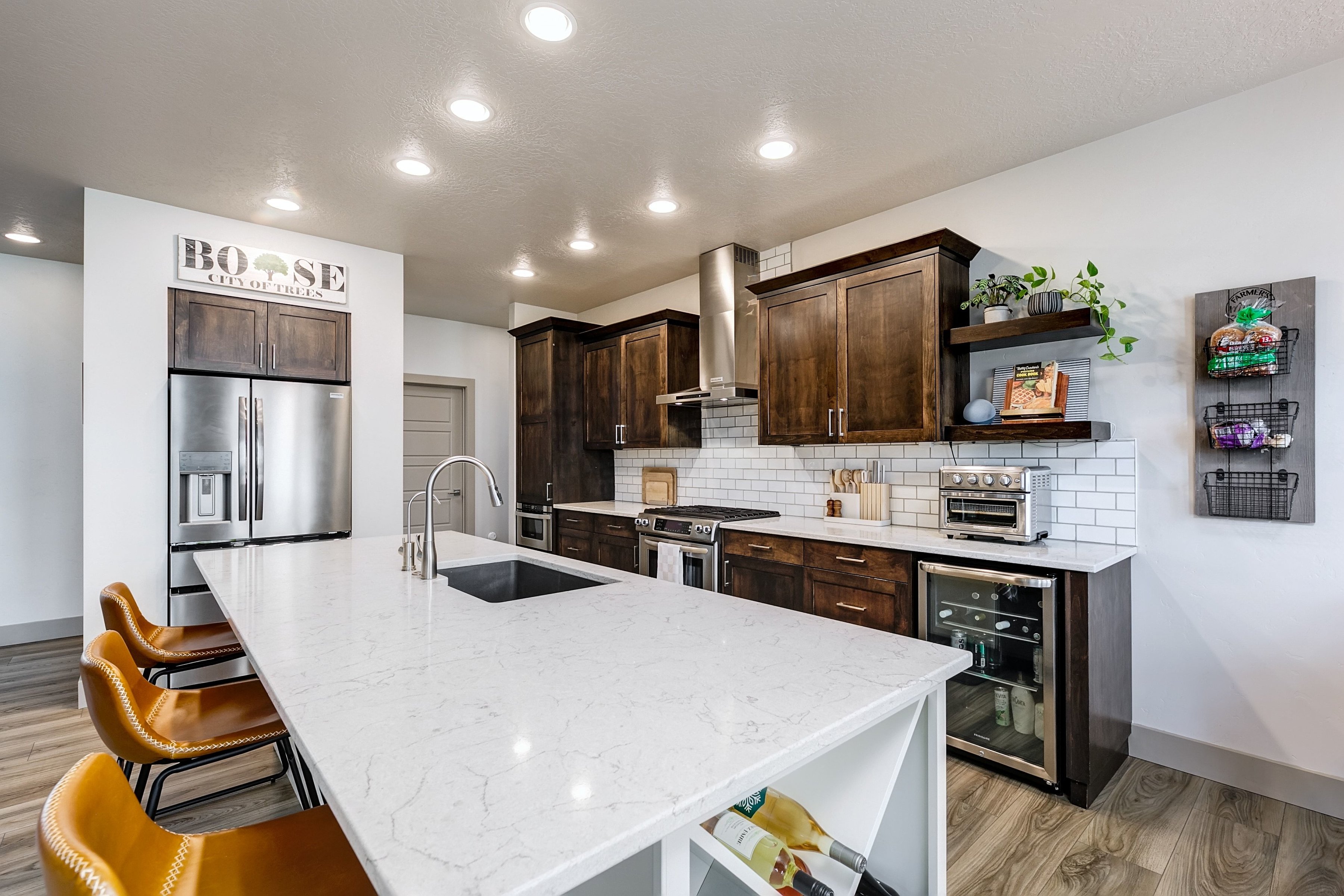  Beautiful Single Level - Former Builder Model Home - 物件實景