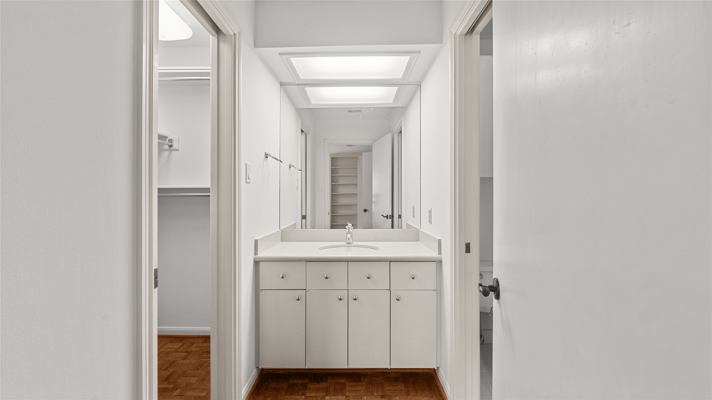 Houston, Texas, 77056, United States, 3 Bedrooms Bedrooms, ,5 BathroomsBathrooms,Residential,For Sale,1911069