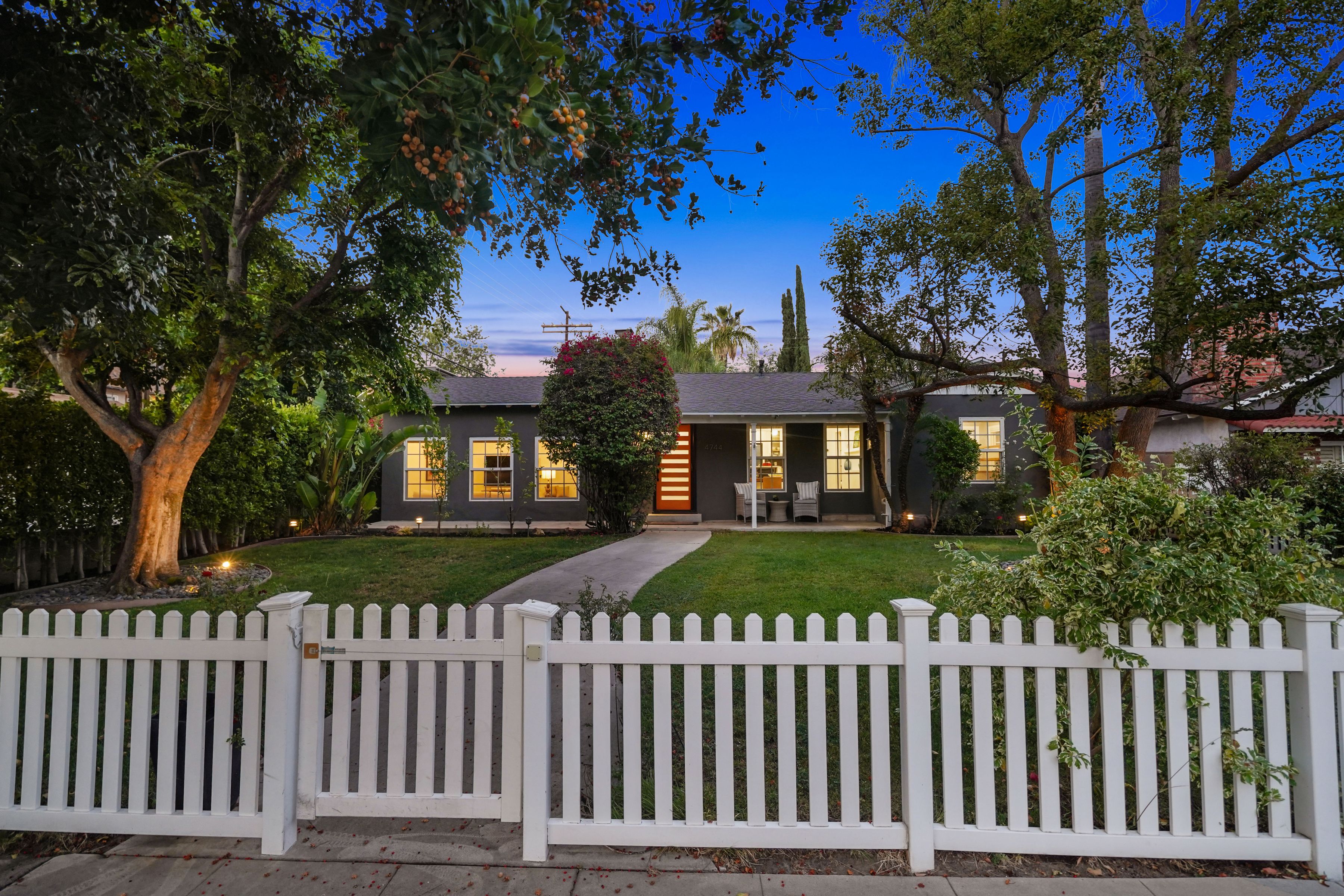  4744 Camellia Avenue - 物件實景
