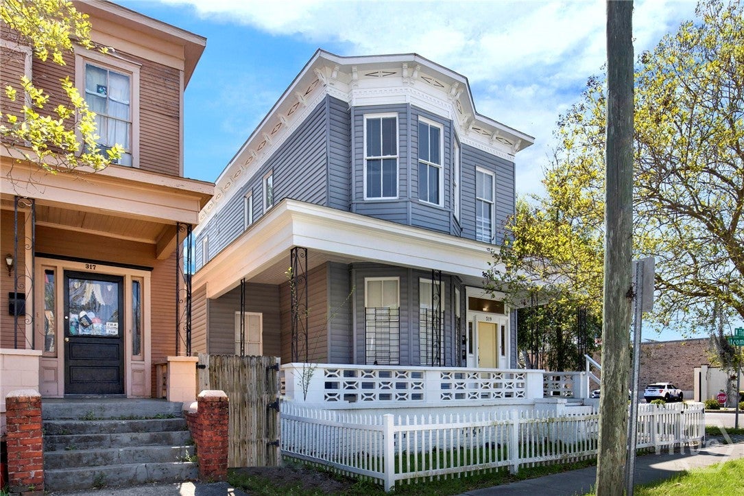 Savannah, Georgia, 31401, United States, 2 Bedrooms Bedrooms, ,3 BathroomsBathrooms,Residential,For Sale,2031134