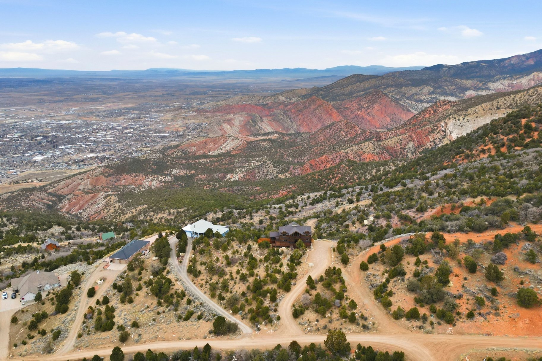  Renovated Log Cabin in Cedar Highlands with Wraparound Deck & Mountain Views - 物件實景