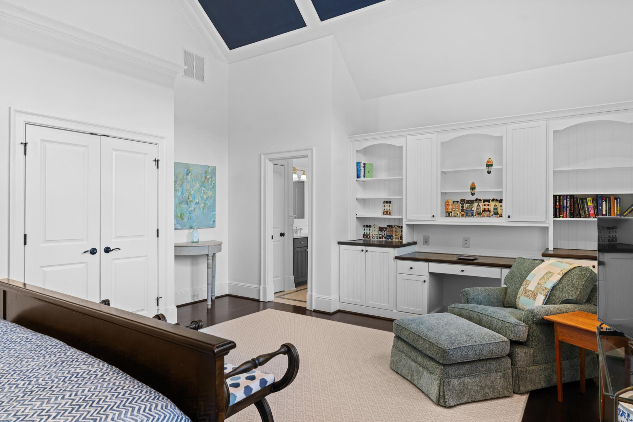  Sophisticated Newer Custom-built Home in Desirable Garden Hills - 物件實景