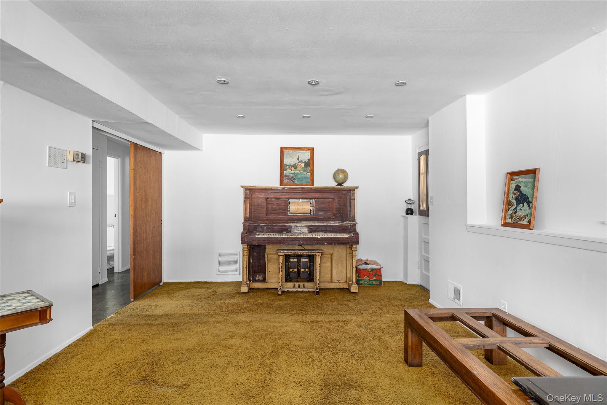 Deer Park, New York, 11729, United States, 5 Bedrooms Bedrooms, ,3 BathroomsBathrooms,Residential,For Sale,1938283