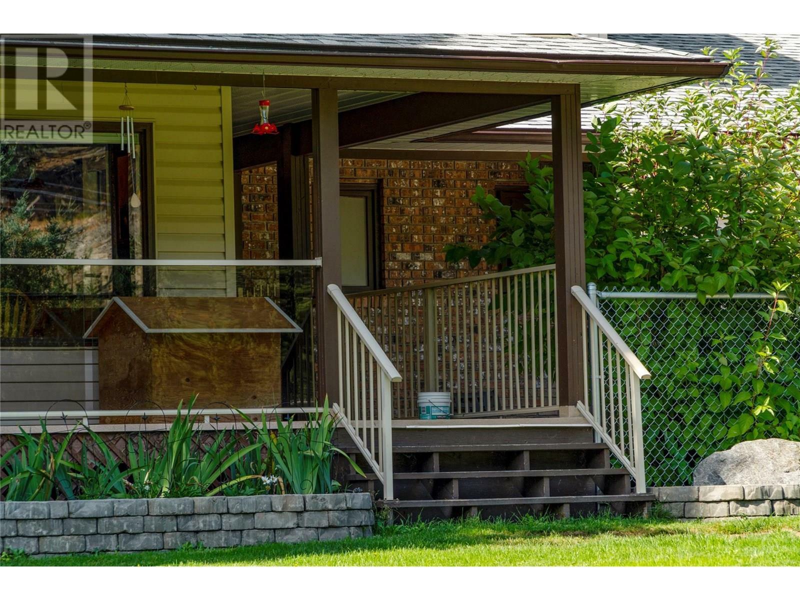 CASTLEGAR, British Columbia, V1N 4S6, CA, 4 Bedrooms Bedrooms, ,3 BathroomsBathrooms,Residential,For Sale,1859816