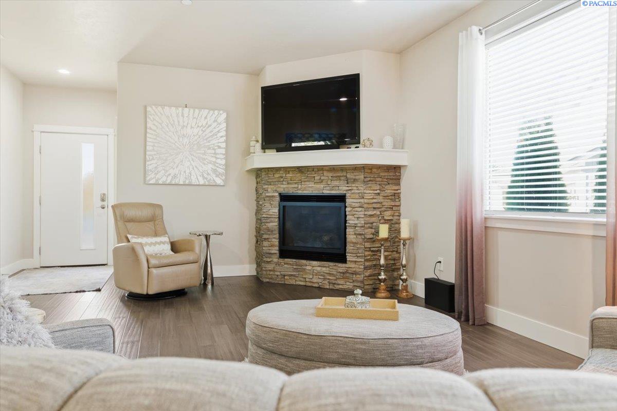 Richland, Washington, 99352, United States, 3 Bedrooms Bedrooms, ,2 BathroomsBathrooms,Residential,For Sale,1991630