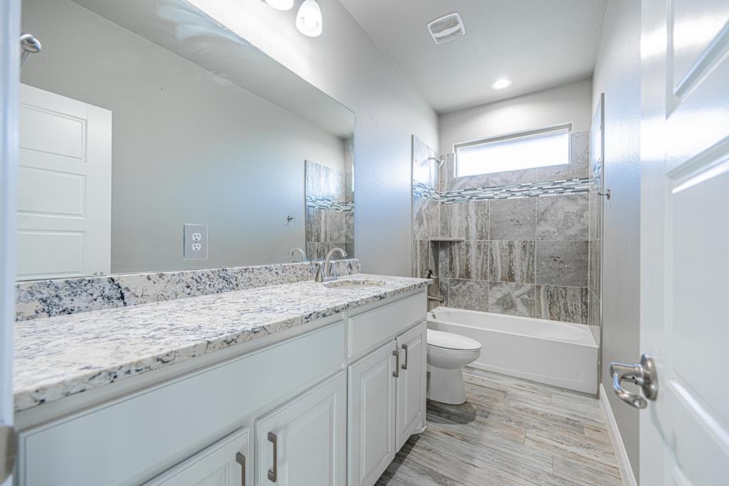 Midland, Texas, 79705, United States, 5 Bedrooms Bedrooms, ,5 BathroomsBathrooms,Residential,For Sale,1998422