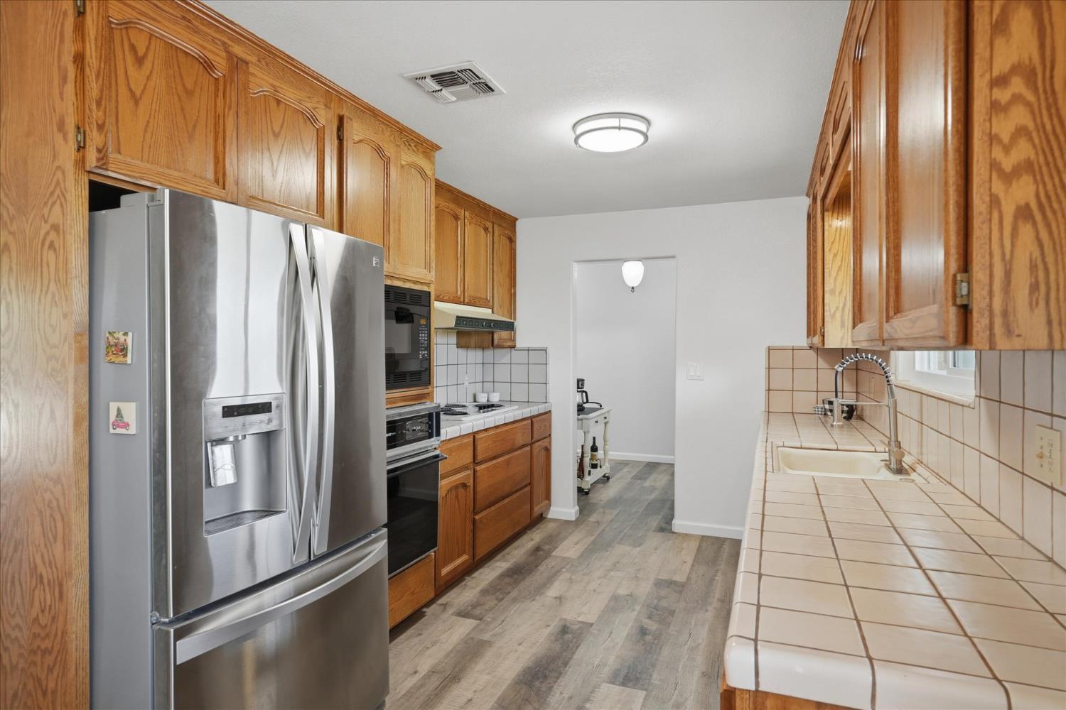 Sanger, California, 93657, United States, 3 Bedrooms Bedrooms, ,2 BathroomsBathrooms,Residential,For Sale,1982741