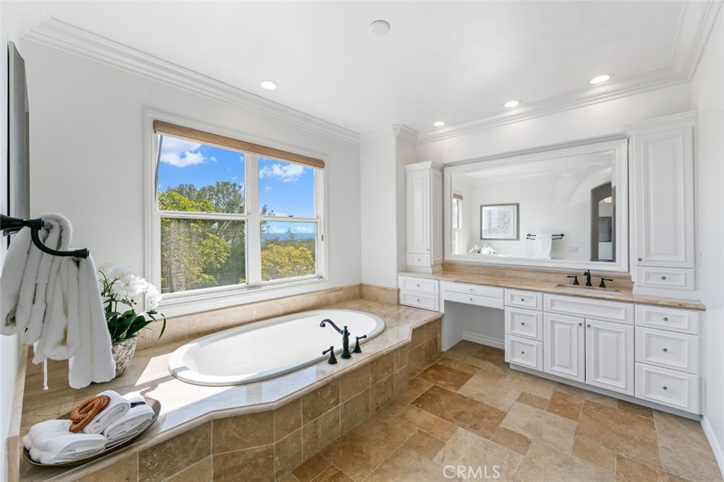 Newport Coast, California, 92657, United States, 5 Bedrooms Bedrooms, ,4 BathroomsBathrooms,Residential,For Sale,1991389