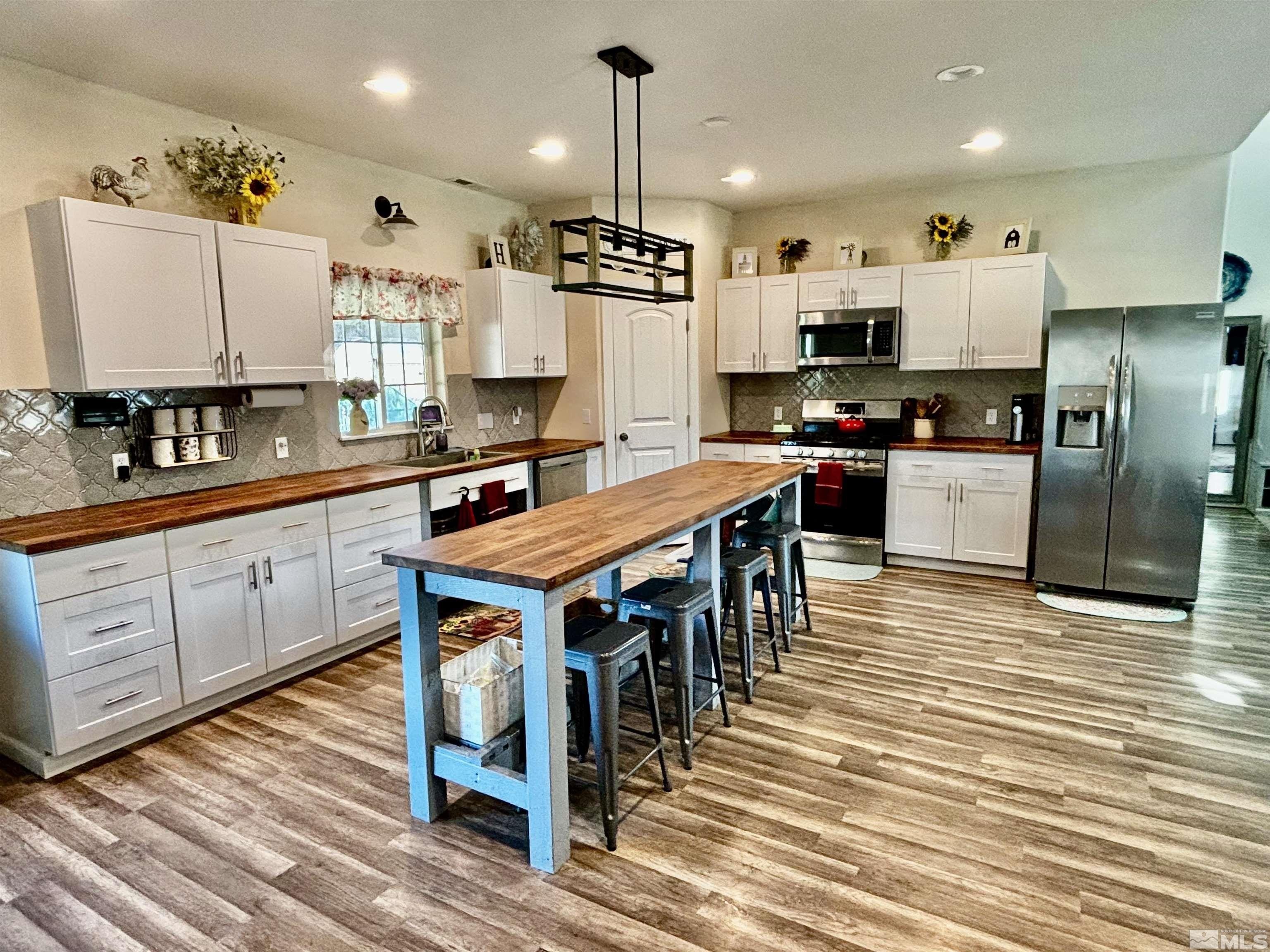 Winnemucca, Nevada, 89445, United States, 5 Bedrooms Bedrooms, ,4 BathroomsBathrooms,Residential,For Sale,1975450