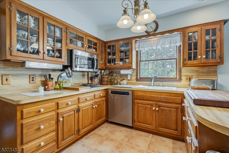 West Milford Twp., New Jersey, 07480-1601, United States, 4 Bedrooms Bedrooms, ,3 BathroomsBathrooms,Residential,For Sale,1928755