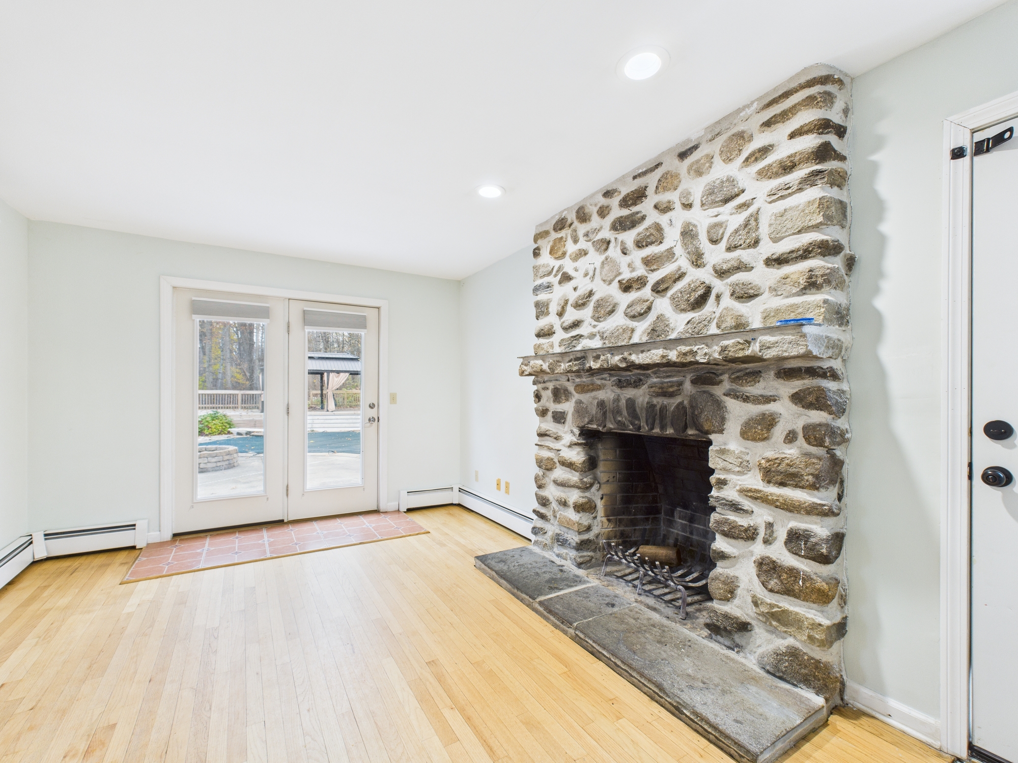 Prospect, Connecticut, 06712, United States, 4 Bedrooms Bedrooms, ,4 BathroomsBathrooms,Residential,For Sale,1987105