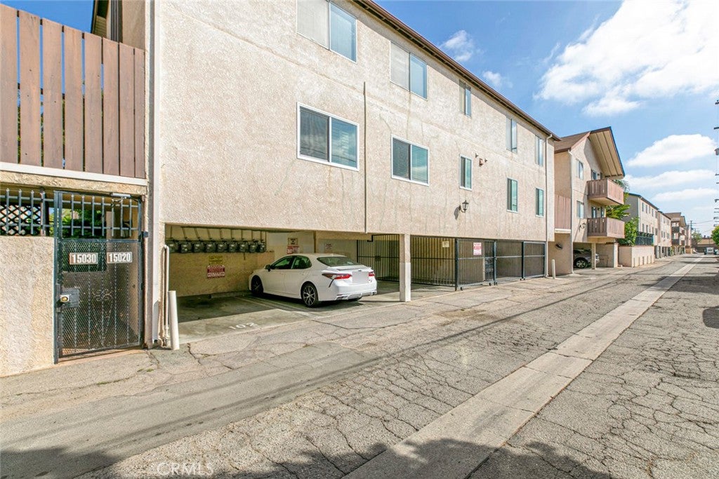 Van Nuys, California, 91411, United States, 2 Bedrooms Bedrooms, ,2 BathroomsBathrooms,Residential,For Sale,1954543