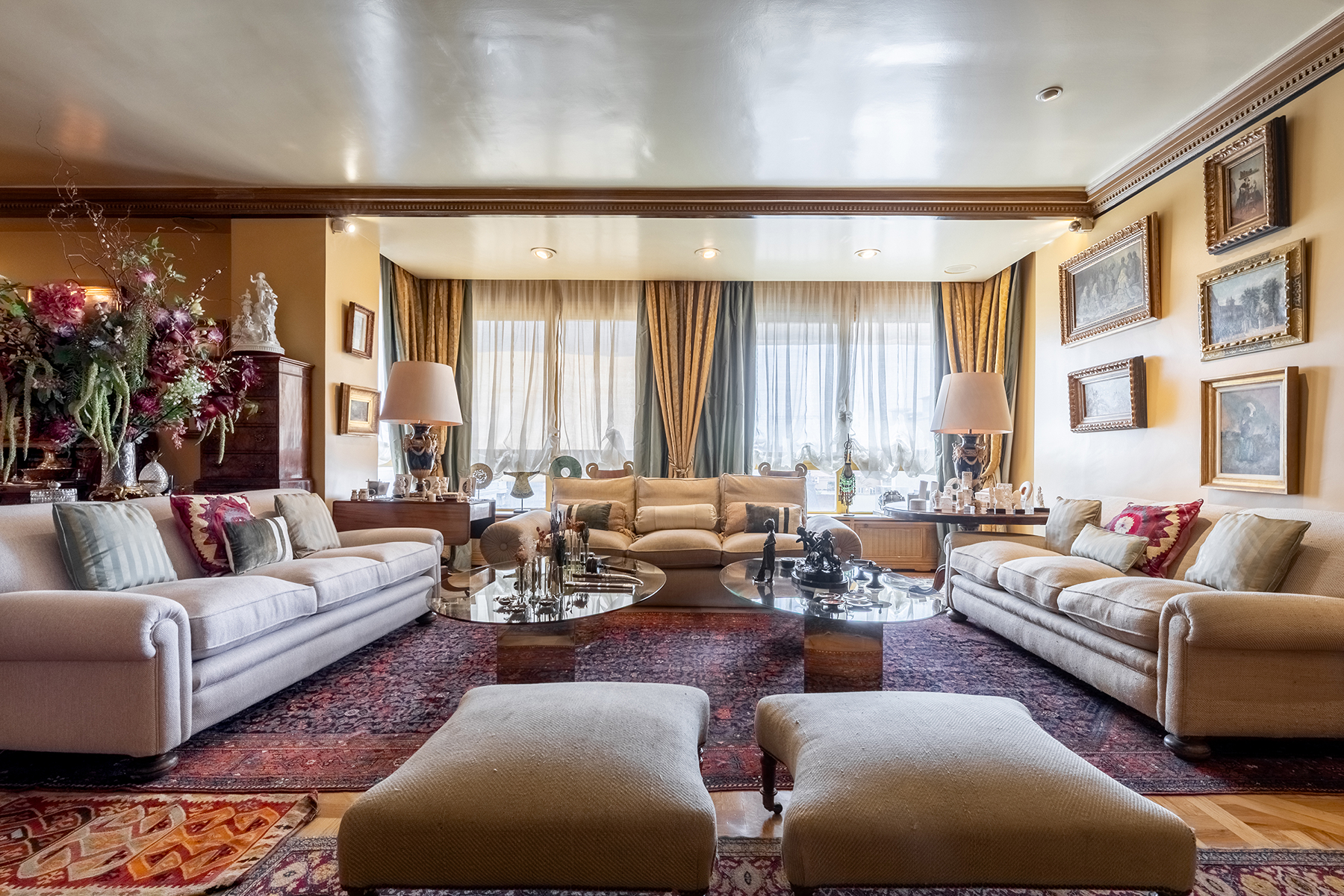 Great apartment to be updated in the Salamanca neighborhood with spacious areas
