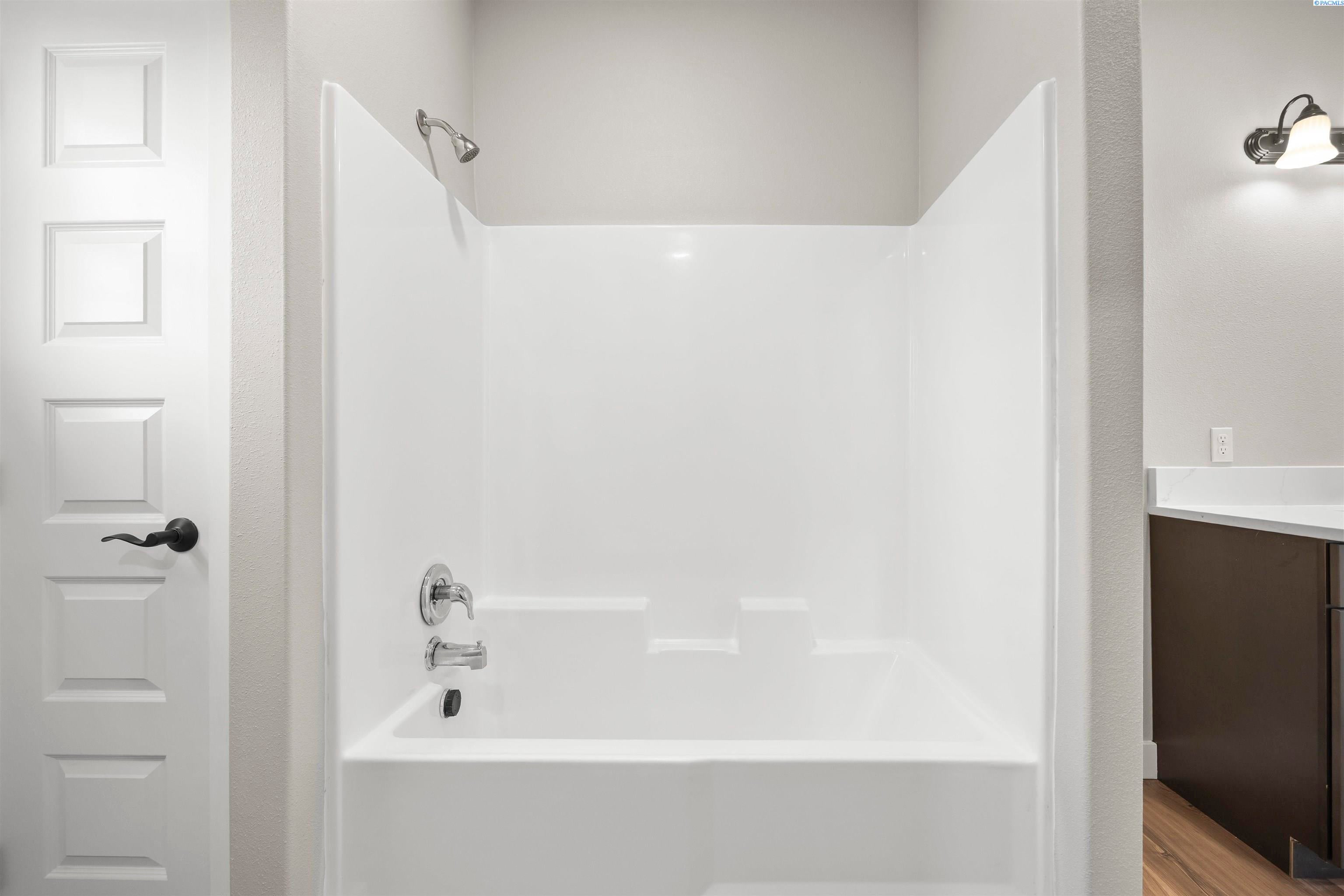 Prosser, Washington, 99350, United States, 3 Bedrooms Bedrooms, ,2 BathroomsBathrooms,Residential,For Sale,2027439