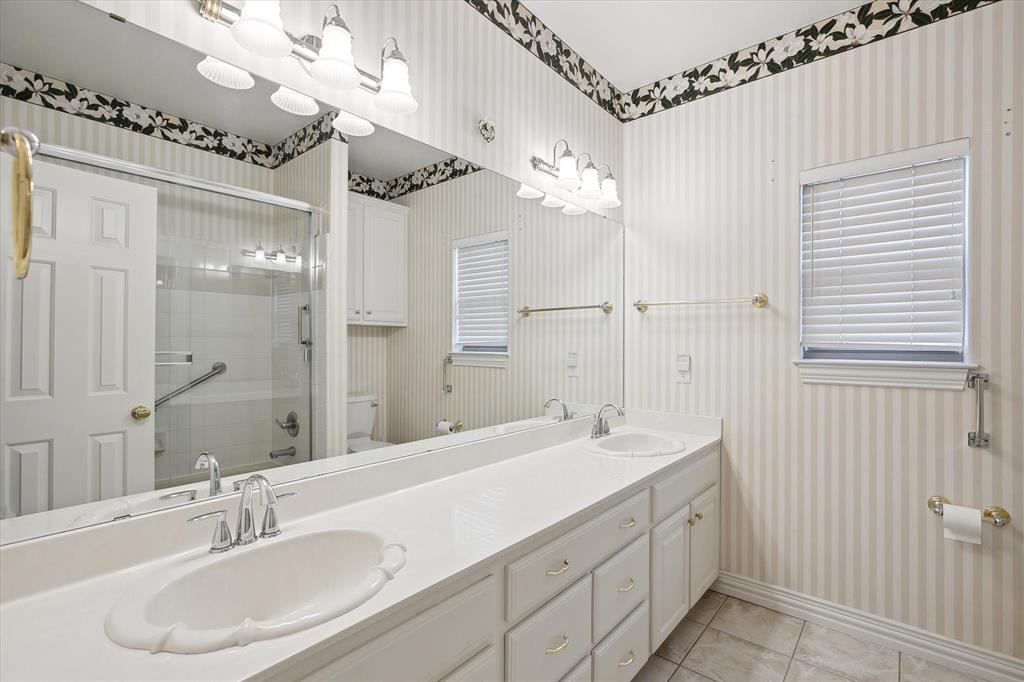 Denton, Texas, 76205, United States, 4 Bedrooms Bedrooms, ,4 BathroomsBathrooms,Residential,For Sale,1915796