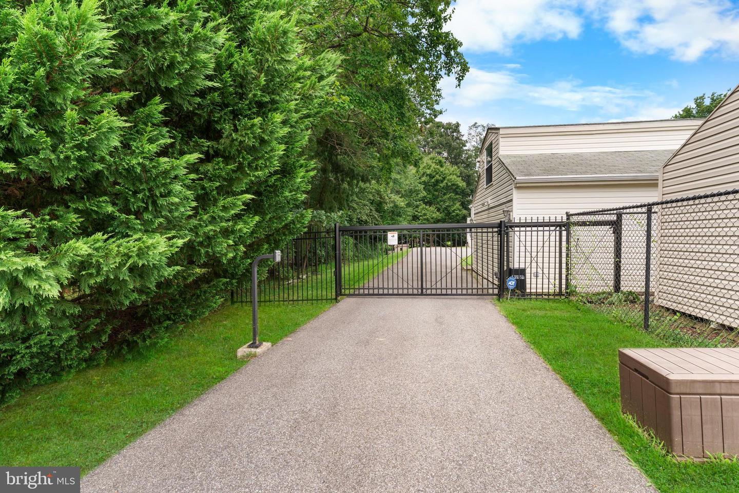 Clinton, Maryland, 20735, United States, 5 Bedrooms Bedrooms, ,5 BathroomsBathrooms,Residential,For Sale,1907711