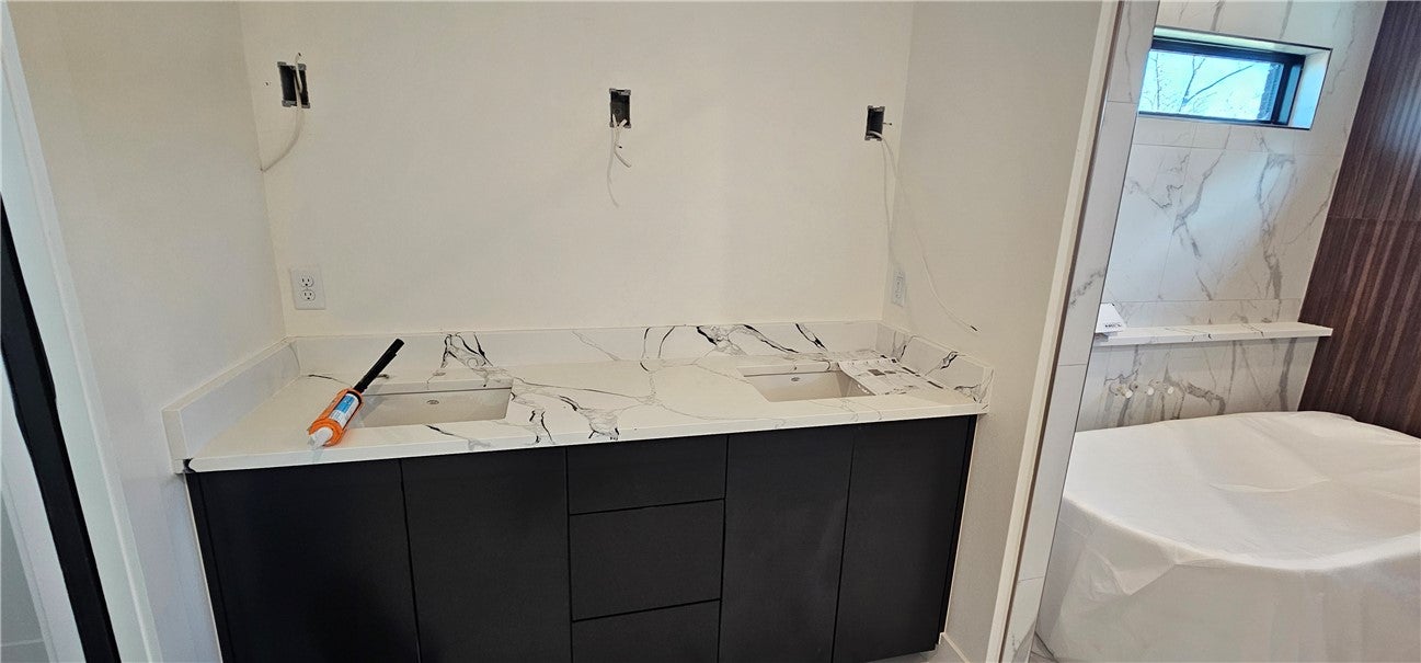 Bella Vista, Arkansas, 72714, United States, 2 Bedrooms Bedrooms, ,2 BathroomsBathrooms,Residential,For Sale,1997374