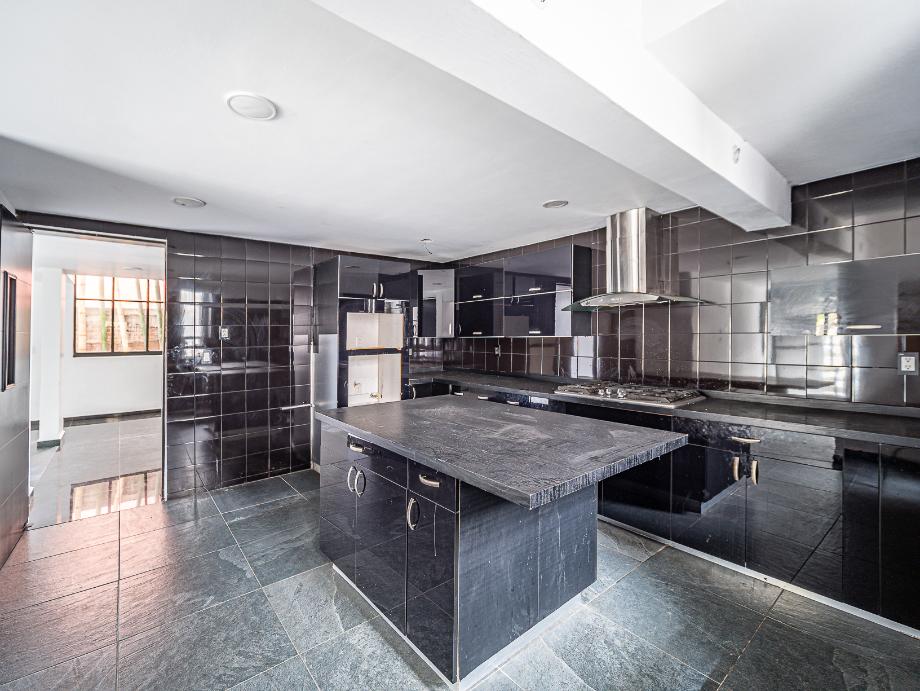 Atizapán de Zaragoza, Estado de méxico, 52938, Mexico, 6 Bedrooms Bedrooms, ,6 BathroomsBathrooms,Residential,For Sale,1916931