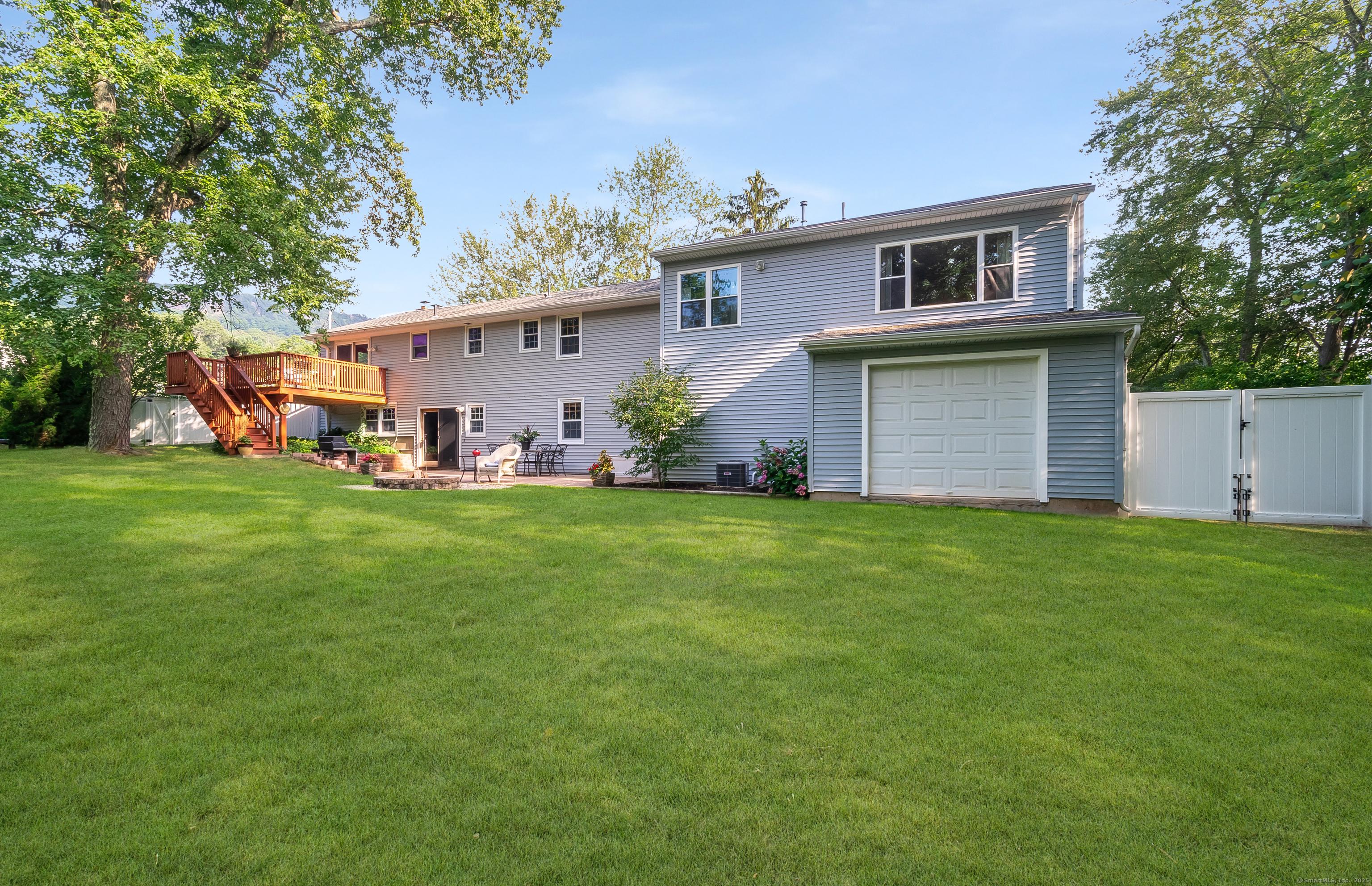 Southington, Connecticut, 06489, United States, 4 Bedrooms Bedrooms, ,4 BathroomsBathrooms,Residential,For Sale,1938423