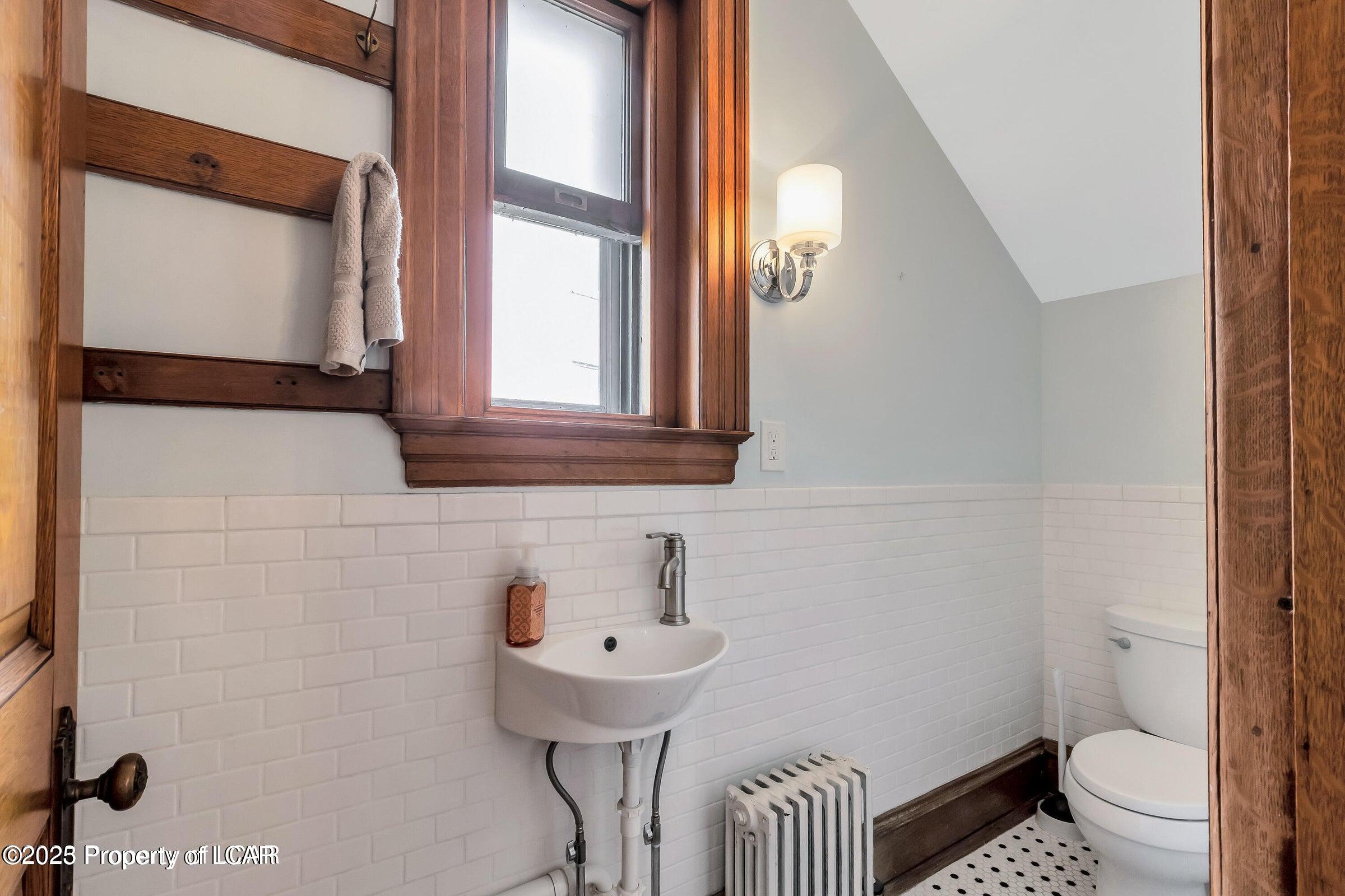 Wilkes-Barre, Pennsylvania, 18701, United States, 7 Bedrooms Bedrooms, ,3 BathroomsBathrooms,Residential,For Sale,1982709