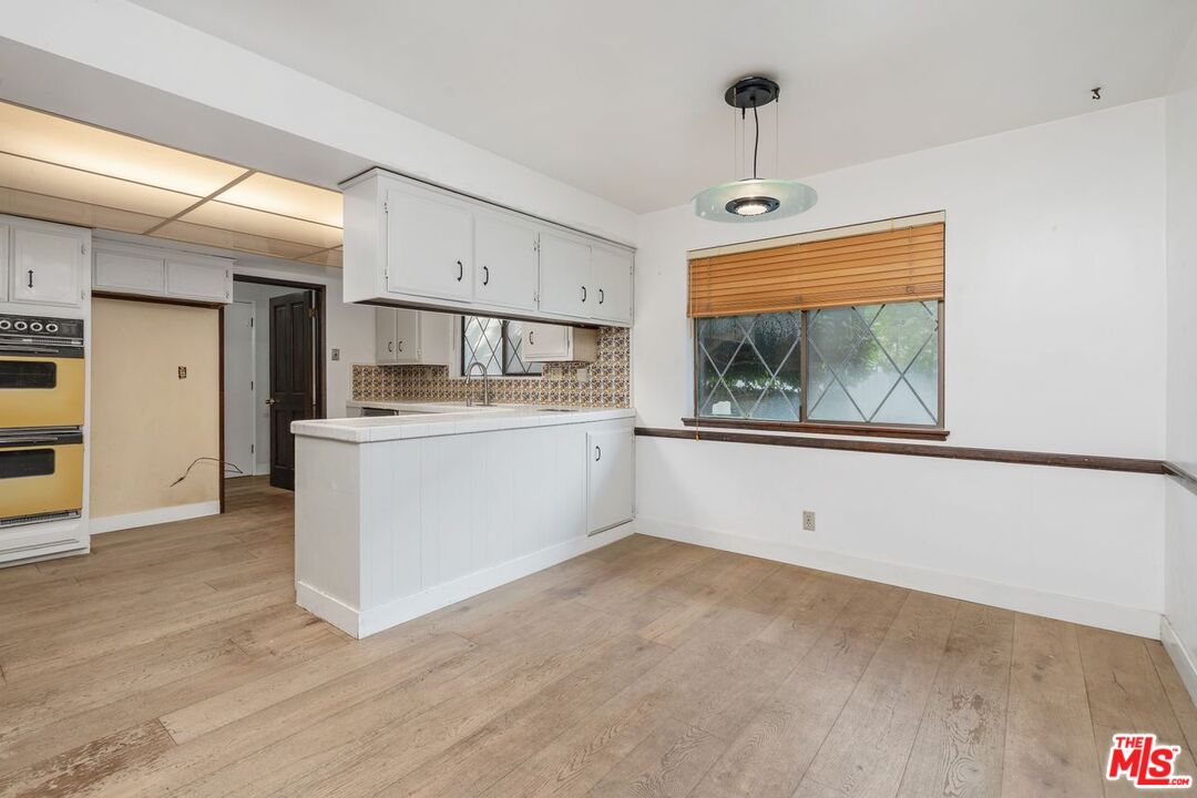 Los Angeles, California, 90046, United States, 4 Bedrooms Bedrooms, ,4 BathroomsBathrooms,Residential,For Sale,1955574