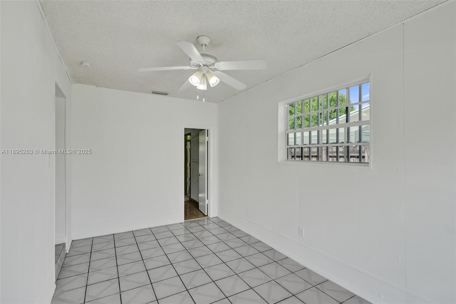 Miami, Florida, 33189, United States, 4 Bedrooms Bedrooms, ,2 BathroomsBathrooms,Residential,For Sale,1965129