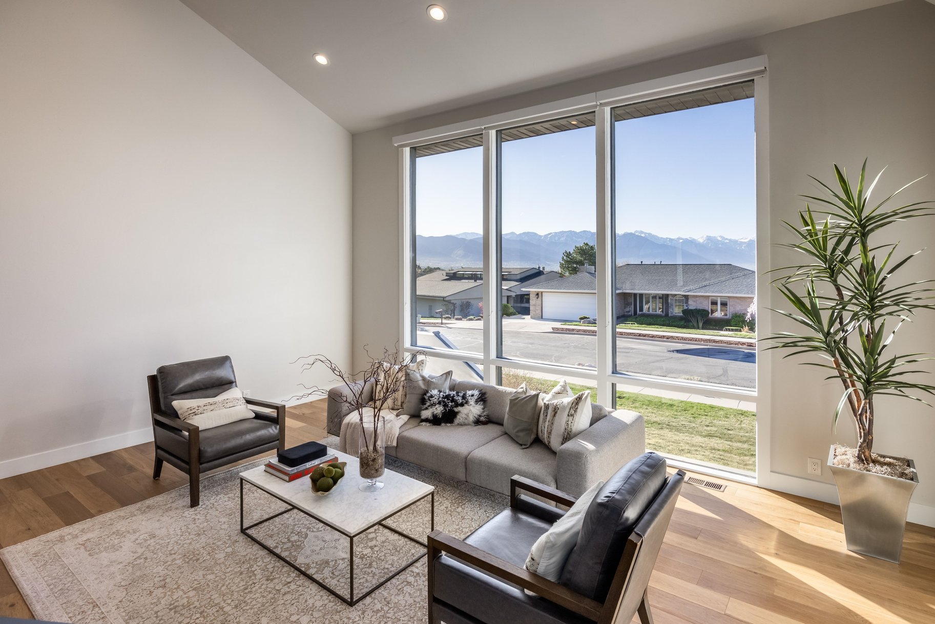  Stunning East Capitol Renovation - 物件實景