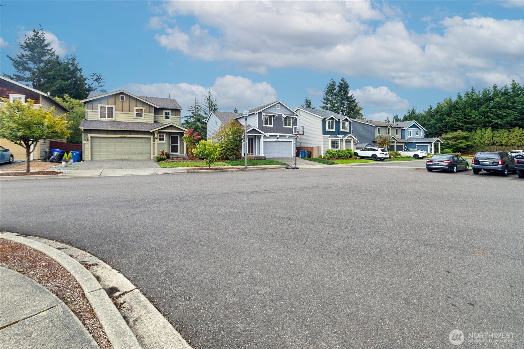 Kent, Washington, 98042, United States, 4 Bedrooms Bedrooms, ,3 BathroomsBathrooms,Residential,For Sale,1987043