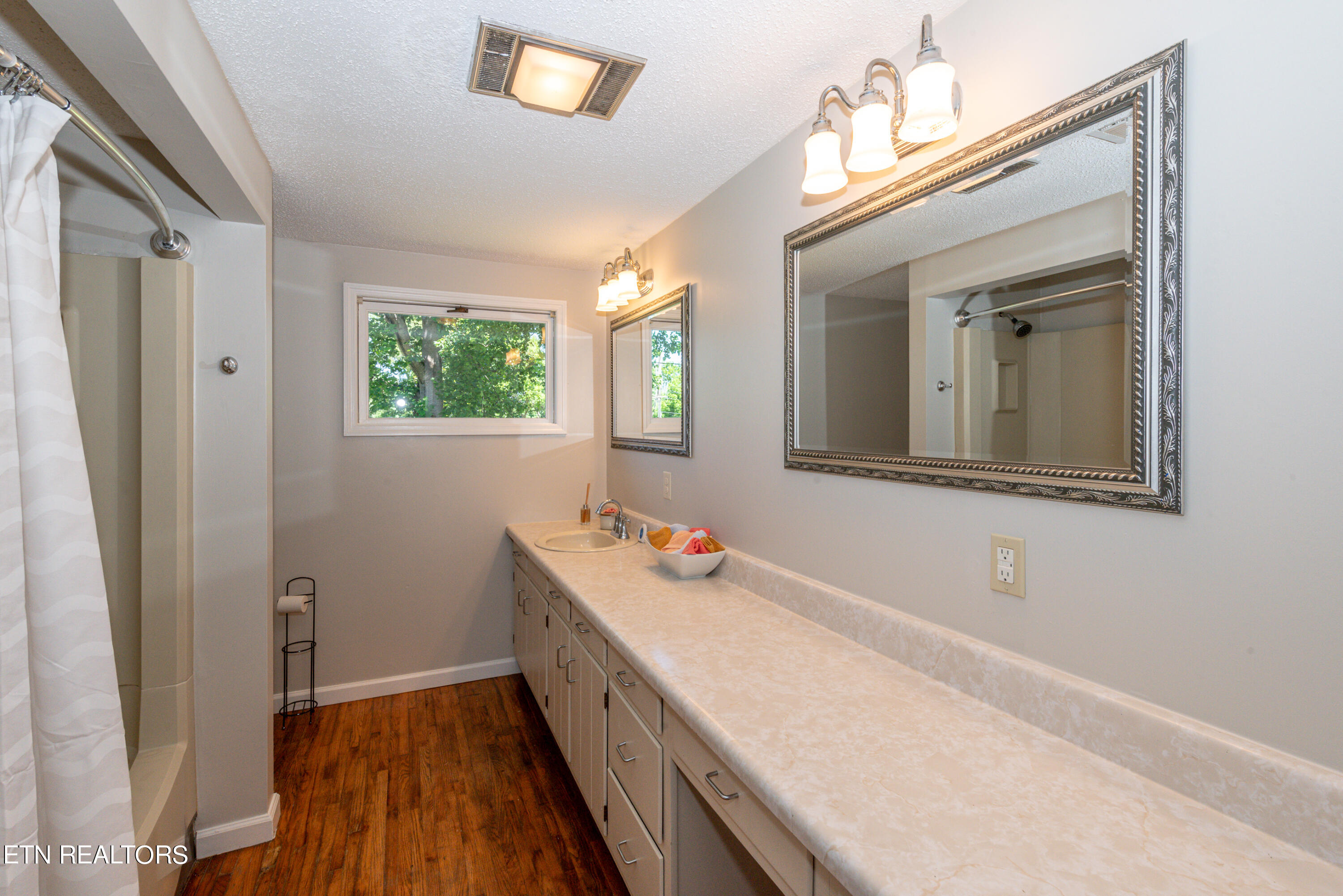 Townsend, Tennessee, 37882, United States, 3 Bedrooms Bedrooms, ,2 BathroomsBathrooms,Residential,For Sale,1984041