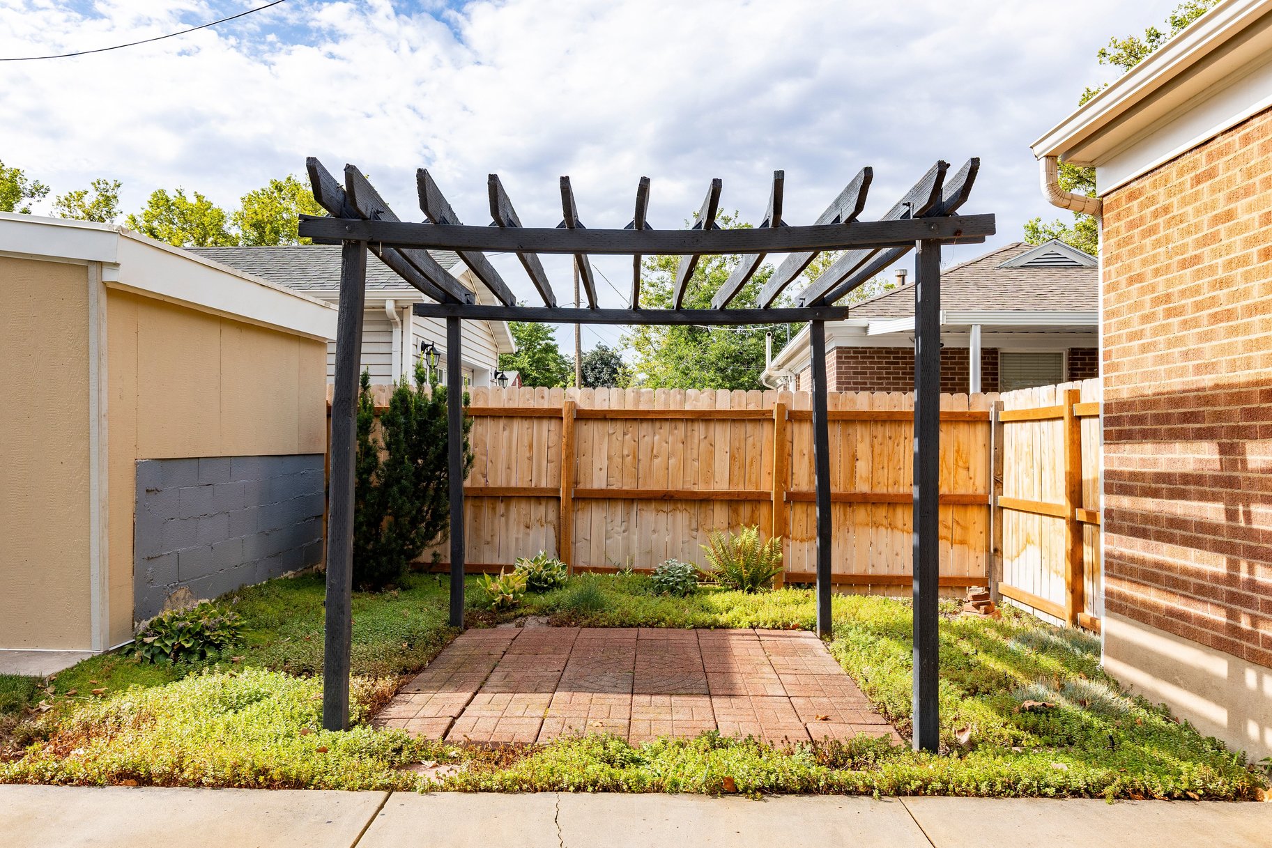  Exceptional Corner Lot in One of Millcreek’s Most Beloved Neighborhoods - 物件實景