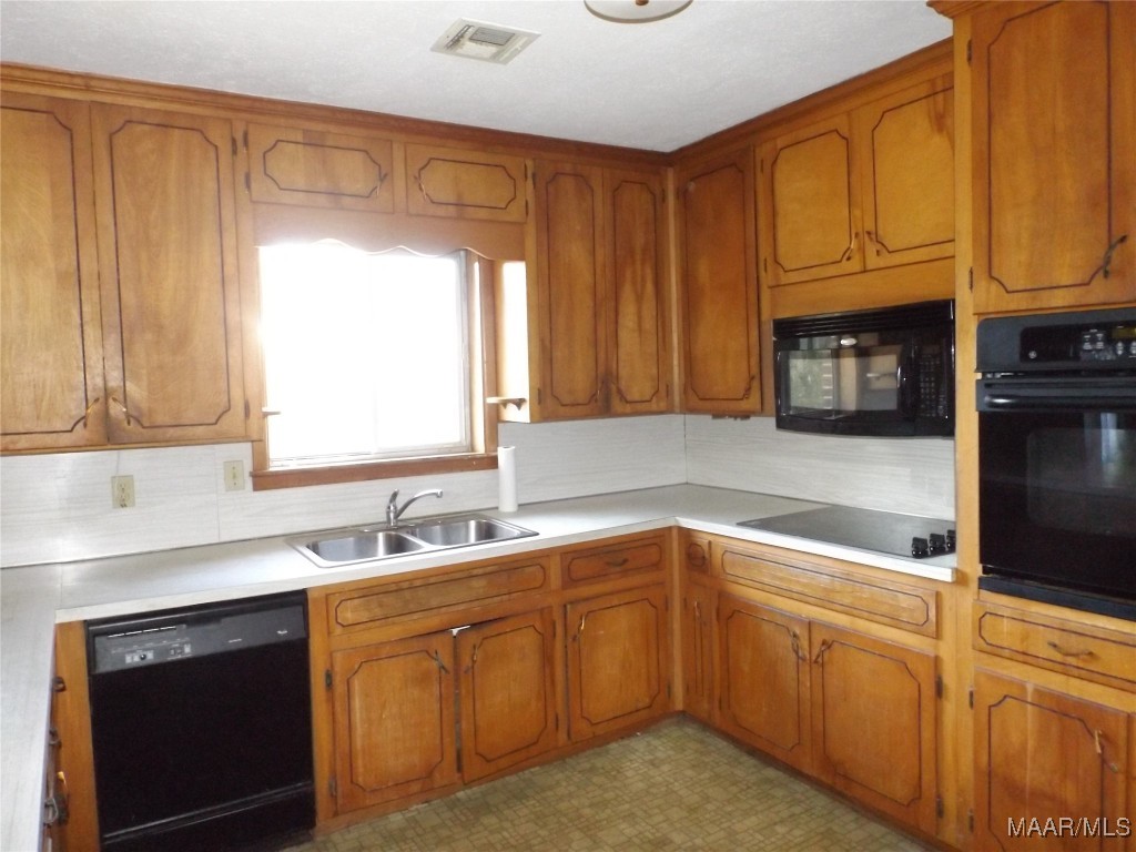 Deatsville, Alabama, 36022, United States, 3 Bedrooms Bedrooms, ,2 BathroomsBathrooms,Residential,For Sale,1834552
