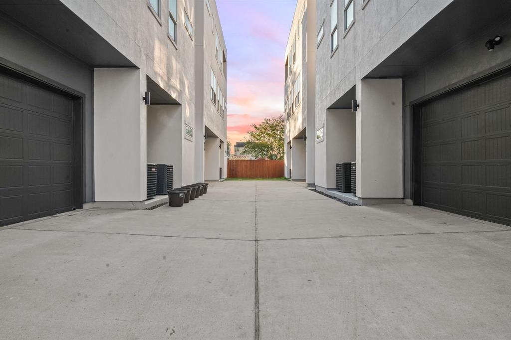 Houston, Texas, 77007, United States, 3 Bedrooms Bedrooms, ,4 BathroomsBathrooms,Residential,For Sale,1723446