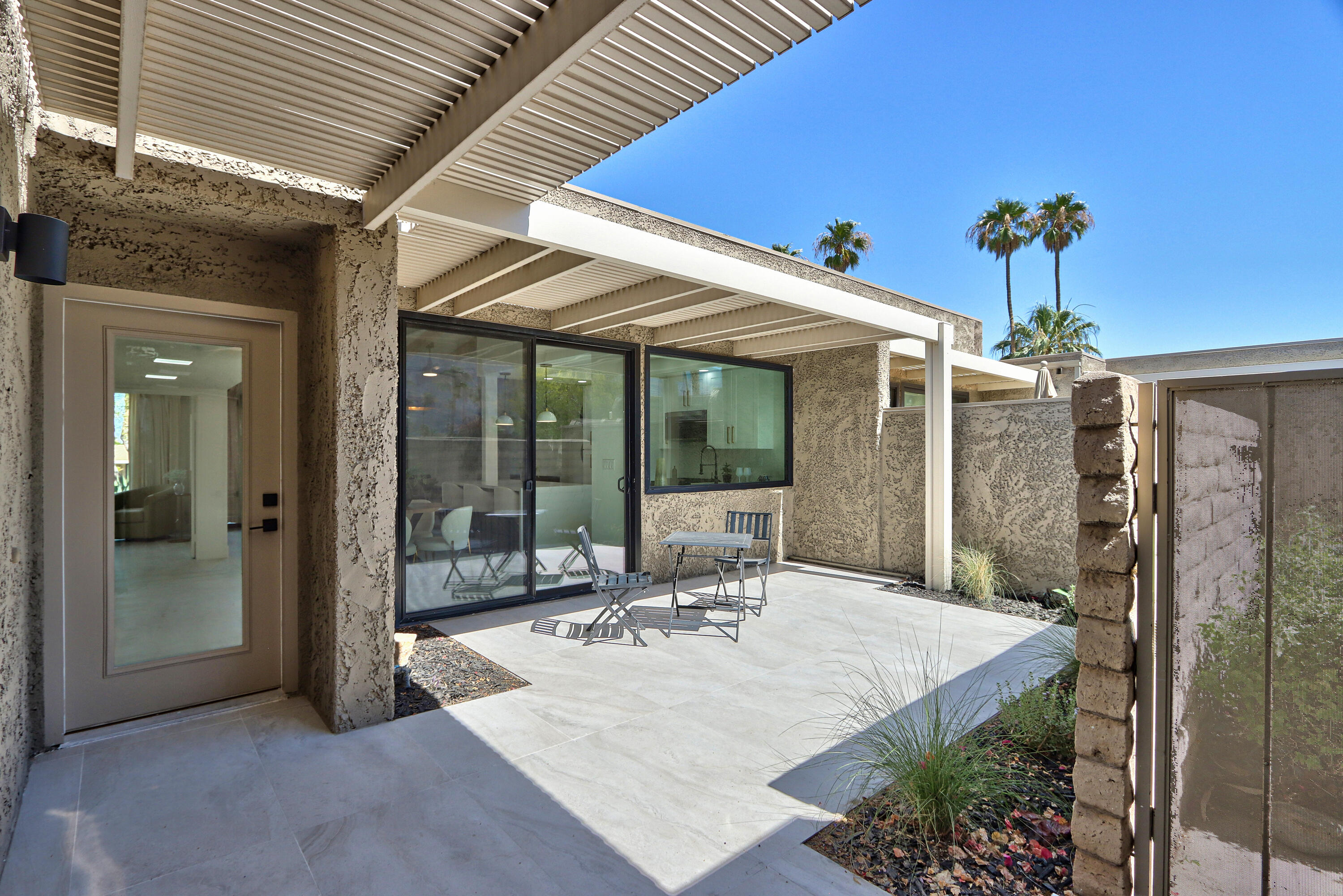 Palm Springs, California, 92262, United States, 2 Bedrooms Bedrooms, ,2 BathroomsBathrooms,Residential,For Sale,1890767