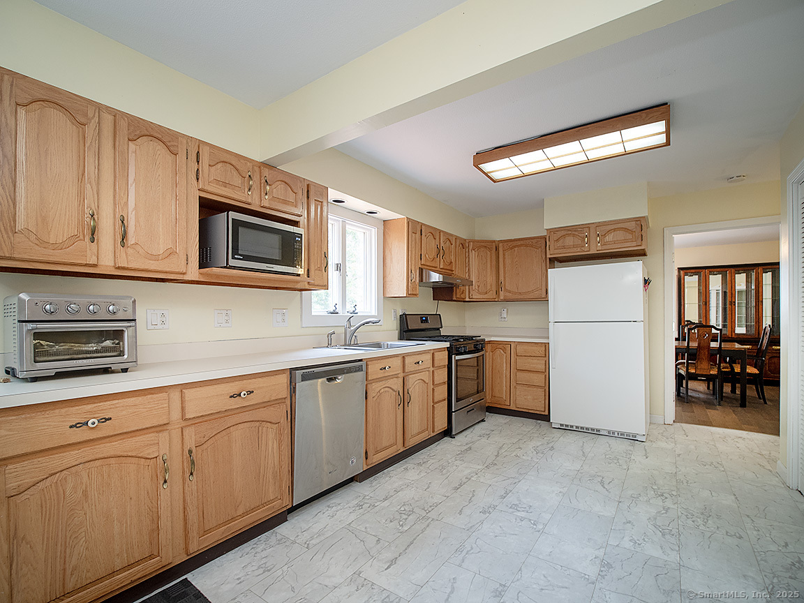 Woodbridge, Connecticut, 06525, United States, 4 Bedrooms Bedrooms, ,4 BathroomsBathrooms,Residential,For Sale,1906331