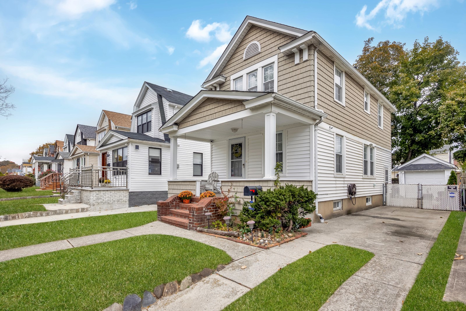 Queens Village, New York, 11428, United States, 2 Bedrooms Bedrooms, ,2 BathroomsBathrooms,Residential,For Sale,1987931