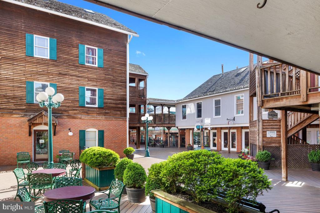 Leesburg, Virginia, 20176, United States, 6 Bedrooms Bedrooms, ,3 BathroomsBathrooms,Residential,For Sale,1979496