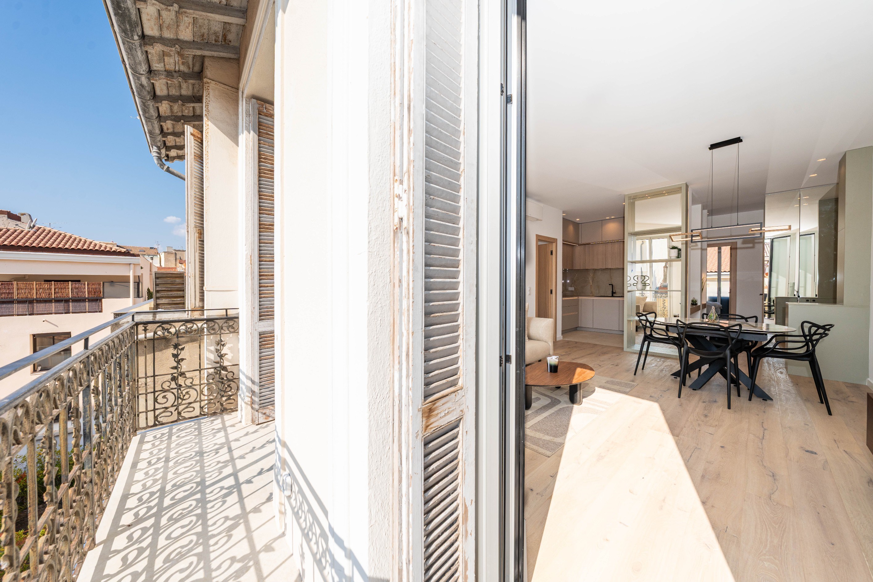  Top-floor renovated apartment with balcony, 3 bedrooms, rue Hoche Cannes city c… - 物件實景
