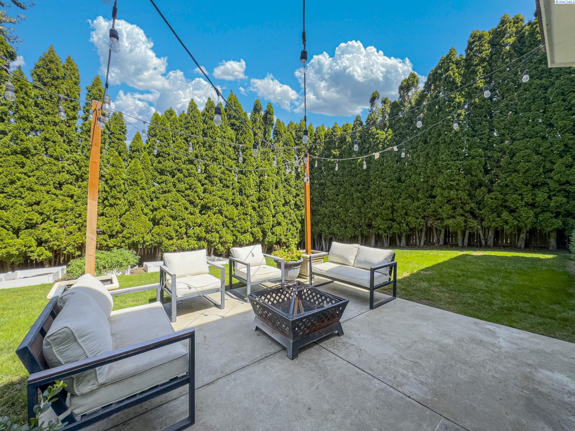 Richland, Washington, 99352, United States, 5 Bedrooms Bedrooms, ,4 BathroomsBathrooms,Residential,For Sale,1927234