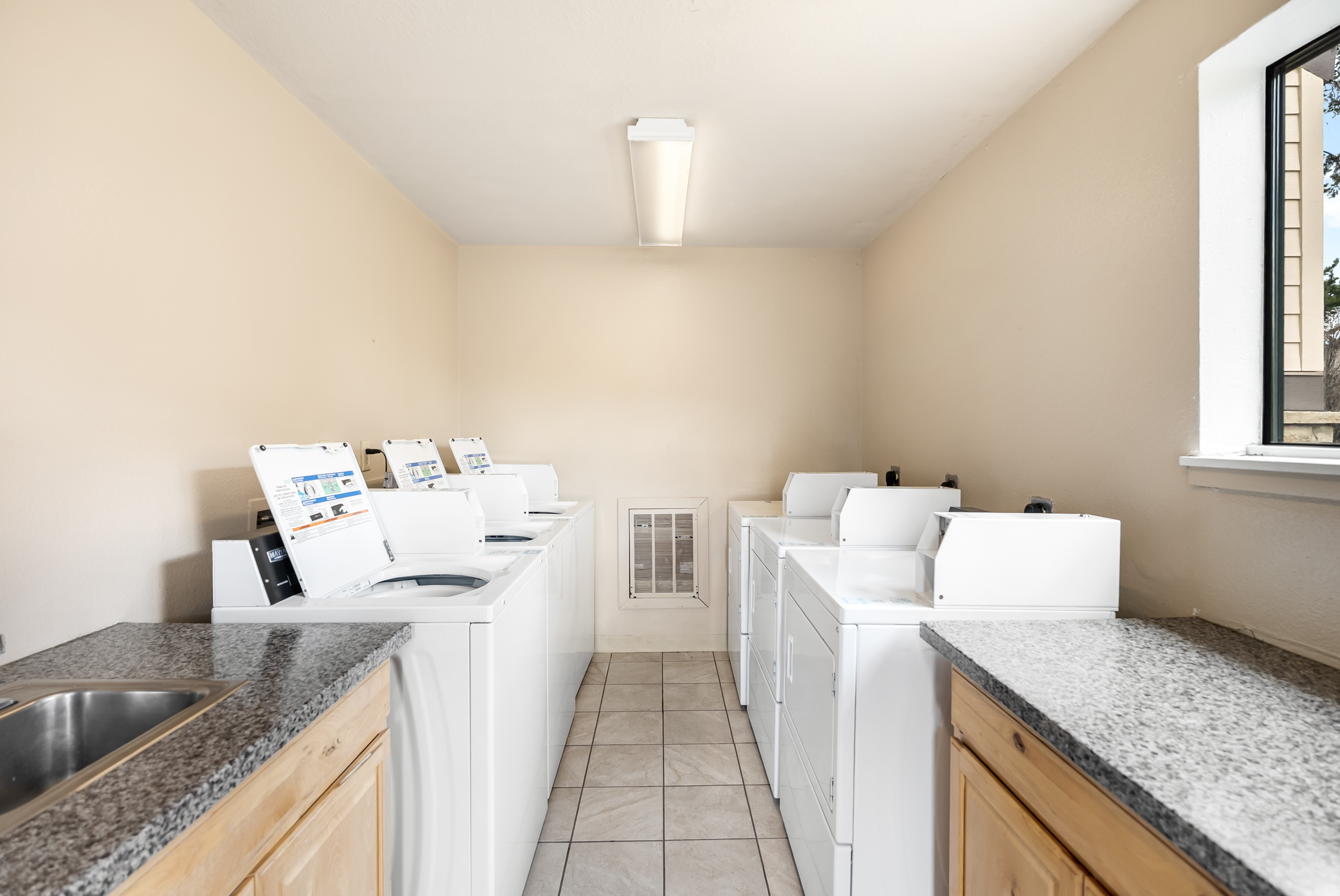  A Spacious and Light-filled Mountain Retreat - 物件實景